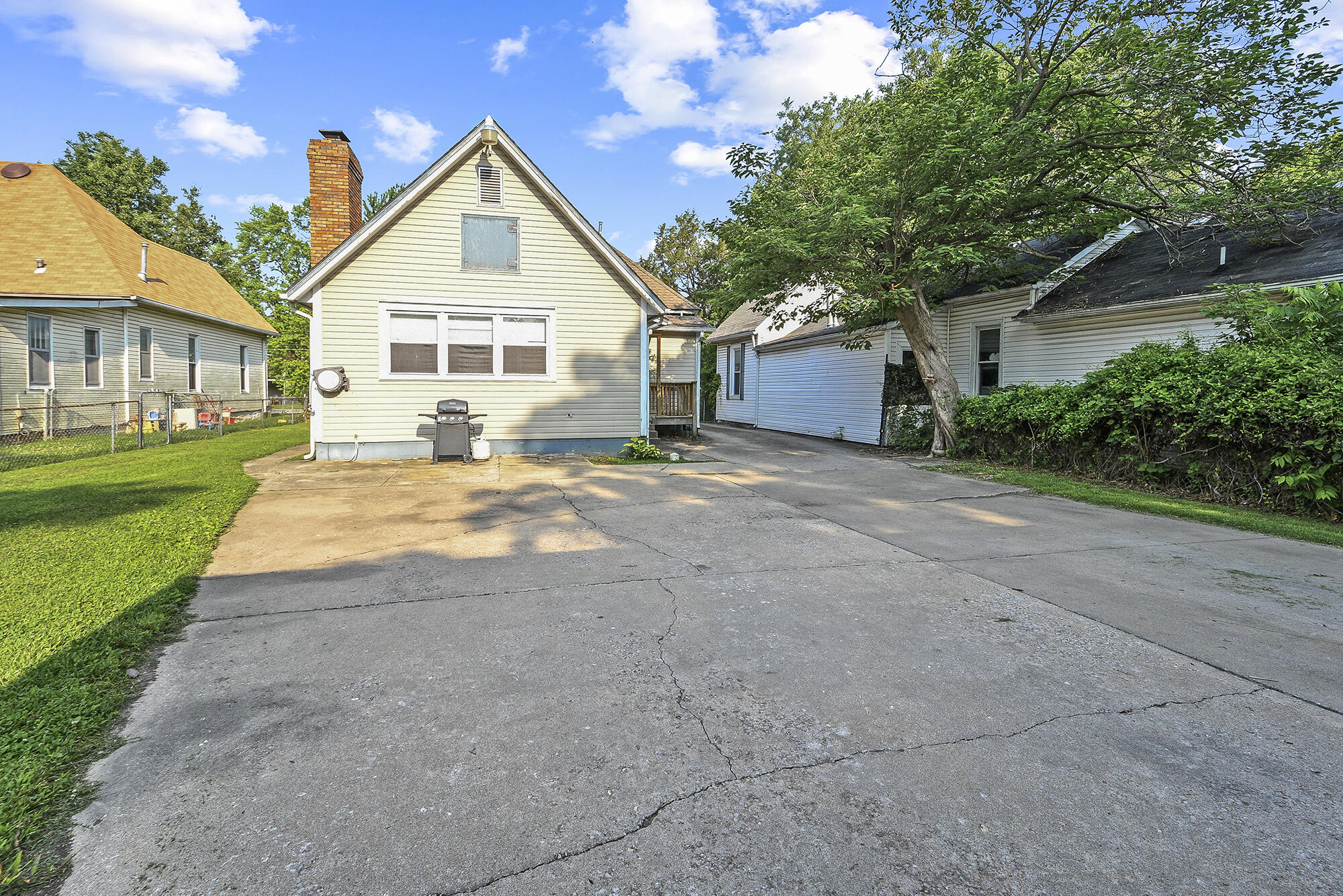 2052 North Grant Avenue Property Photo 32