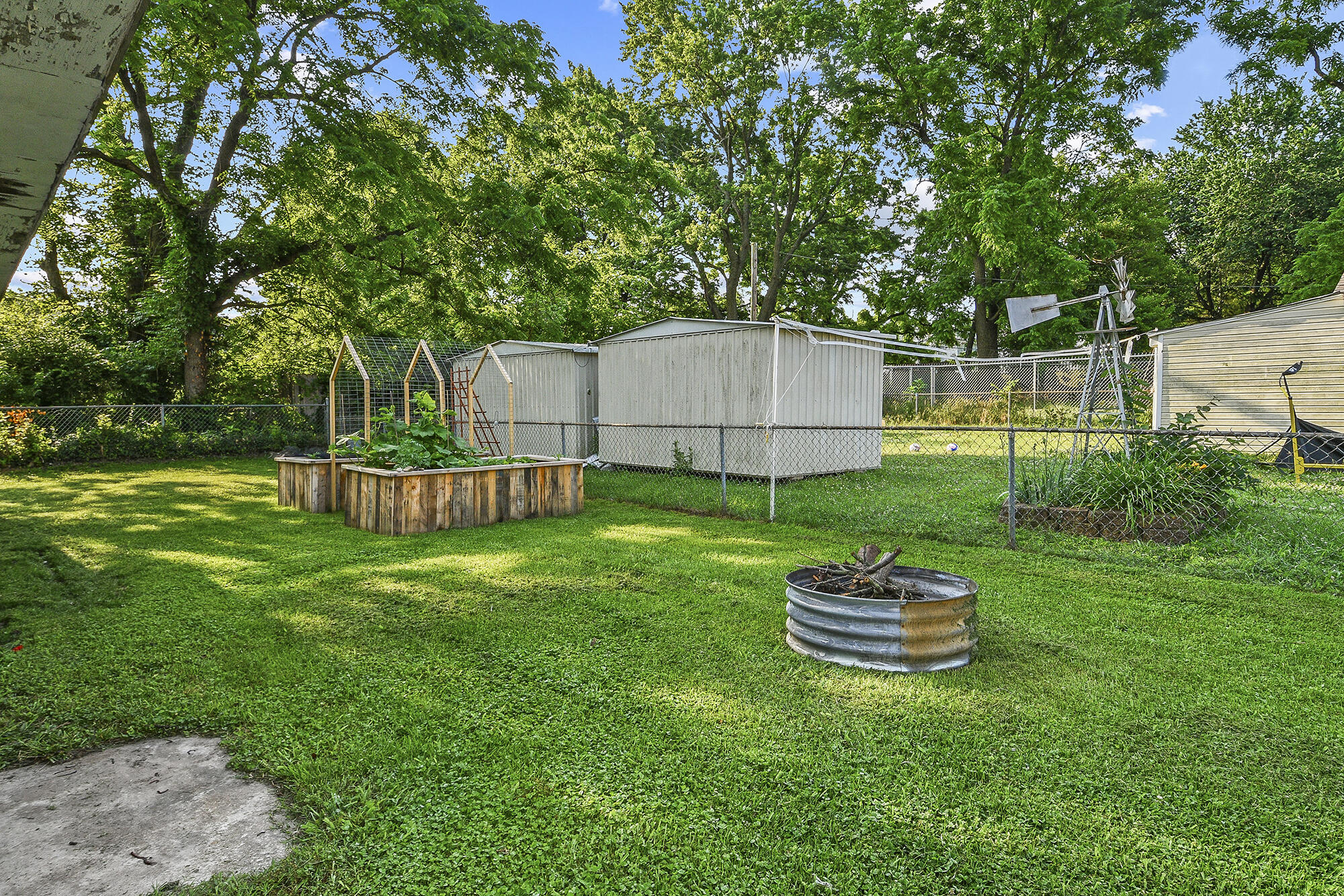 2052 North Grant Avenue Property Photo 33