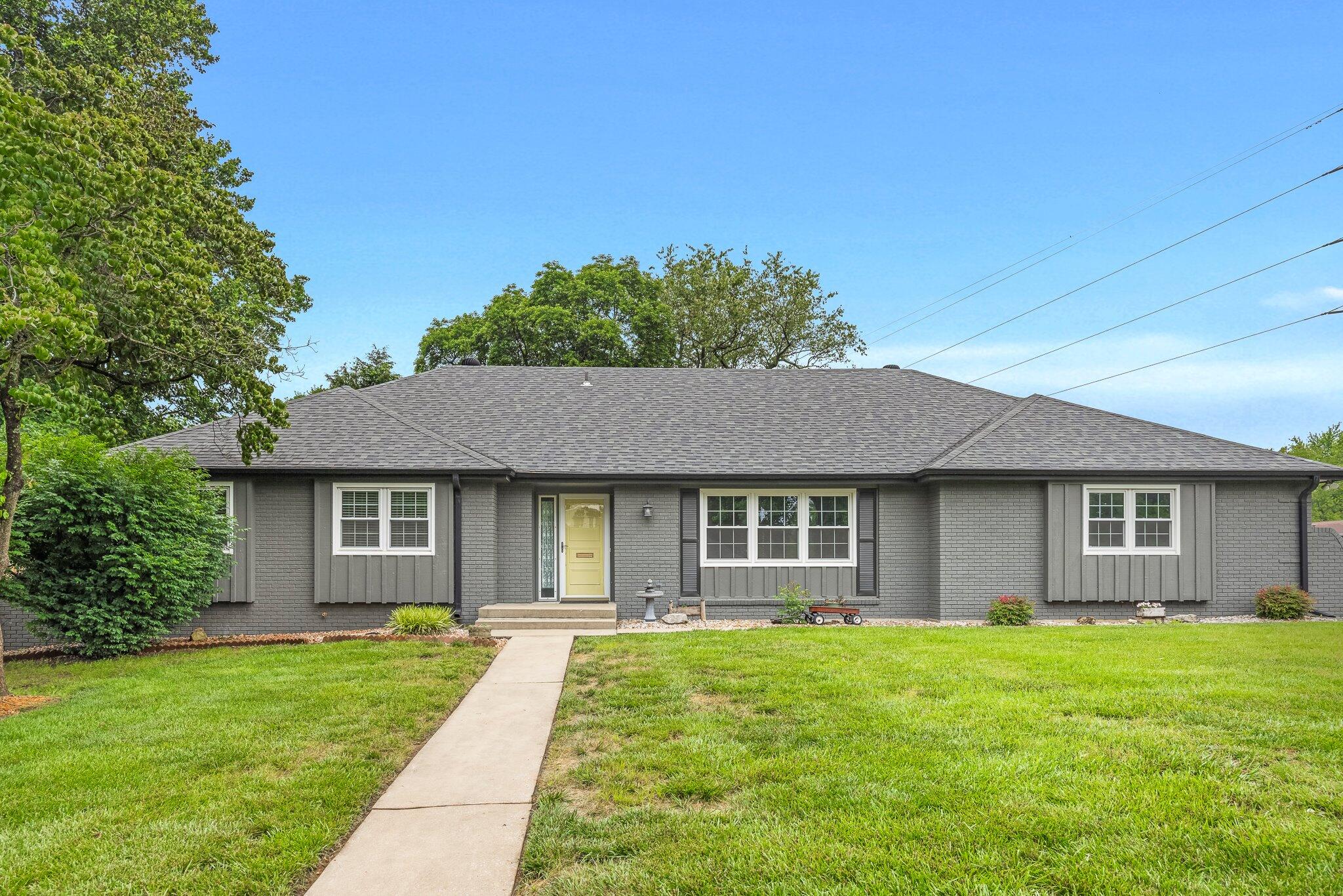 3145 South Glenhaven Avenue Property Photo 1