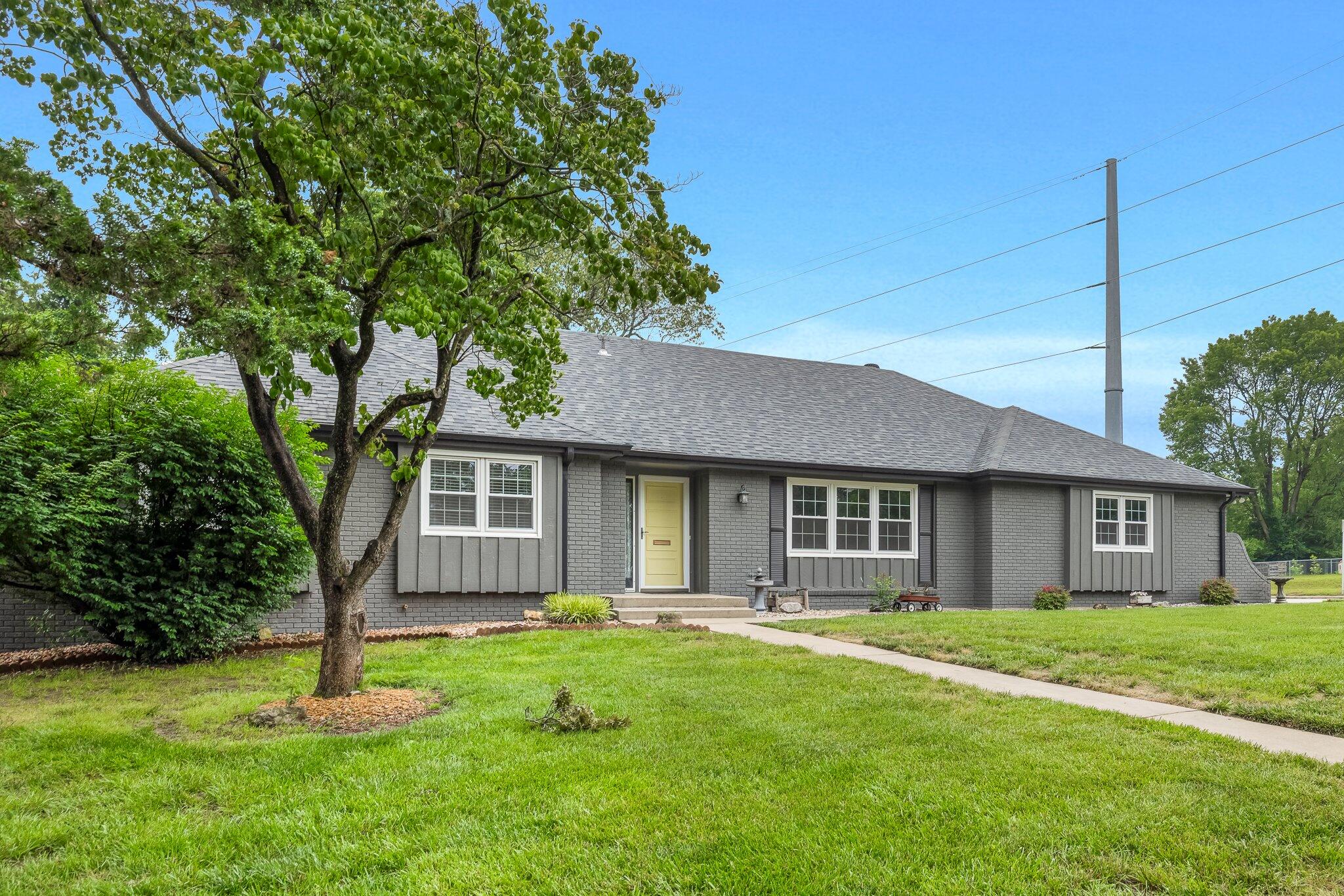 3145 South Glenhaven Avenue Property Photo 2