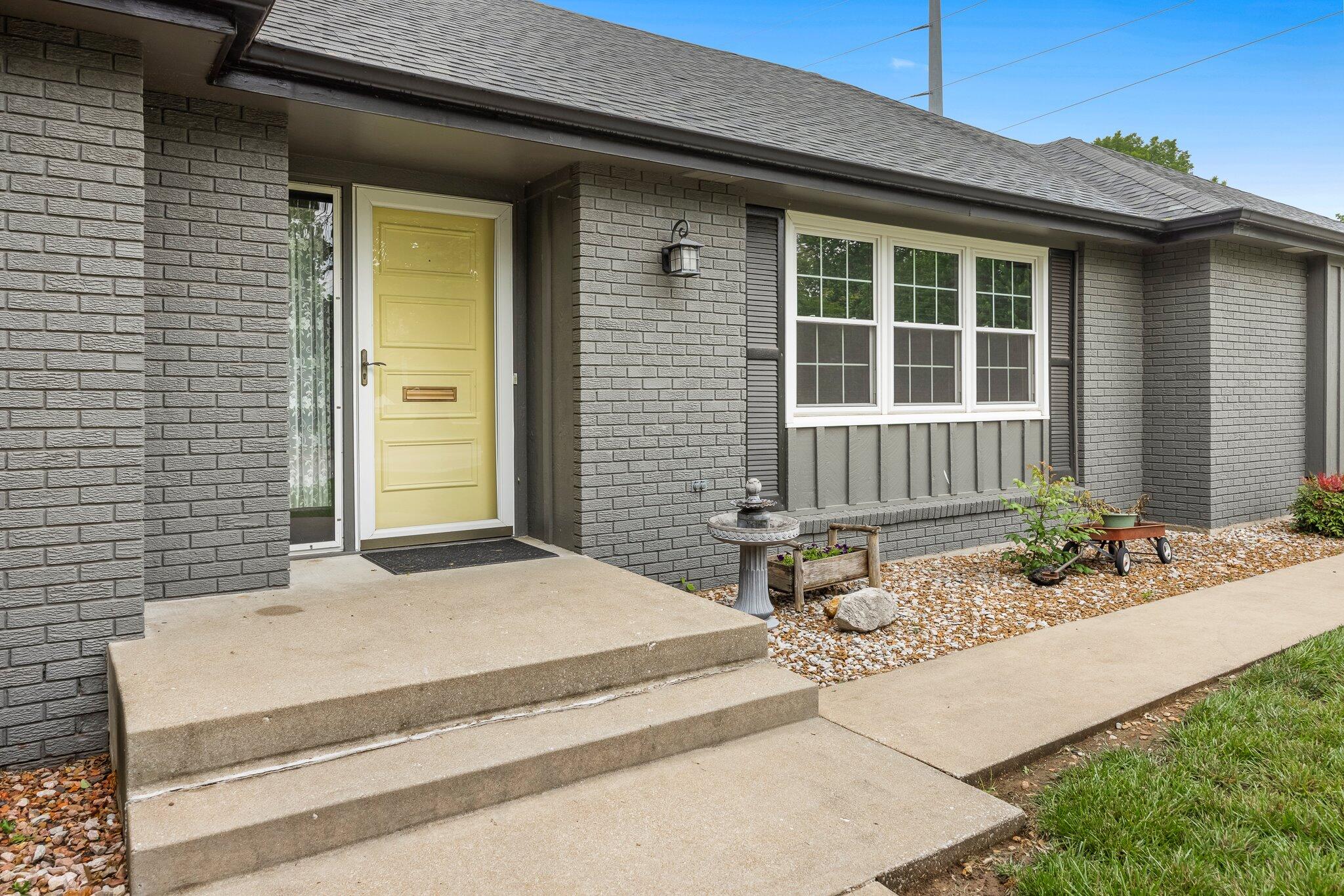 3145 South Glenhaven Avenue Property Photo 4