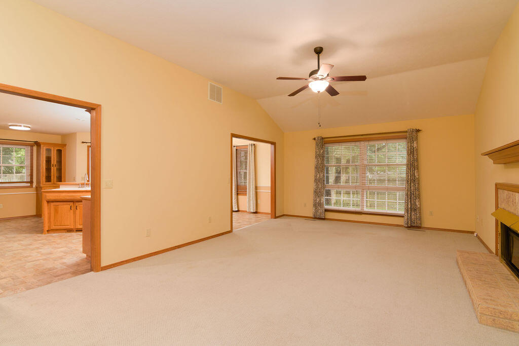 1614 East Cardinal Street Property Photo 5