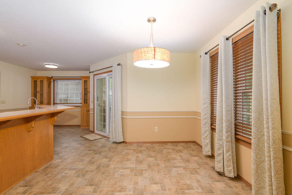 1614 East Cardinal Street Property Photo 6