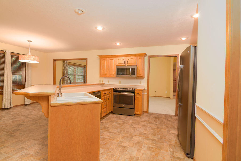 1614 East Cardinal Street Property Photo 9