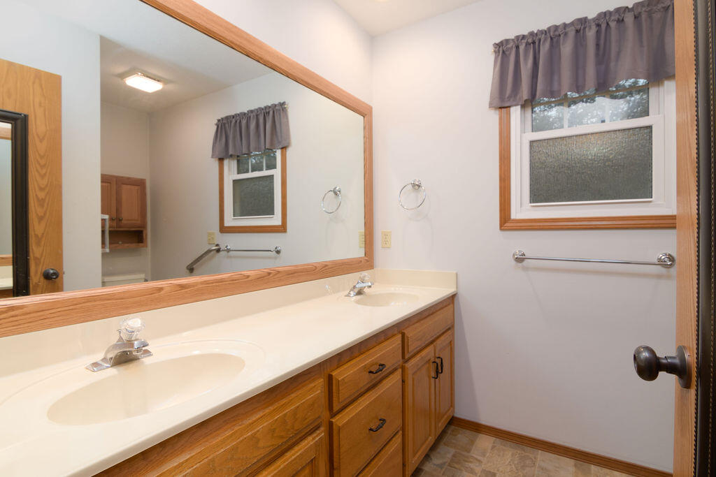 1614 East Cardinal Street Property Photo 22
