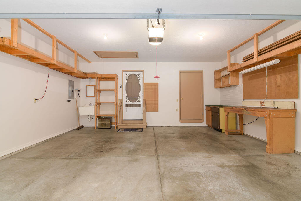 1614 East Cardinal Street Property Photo 23