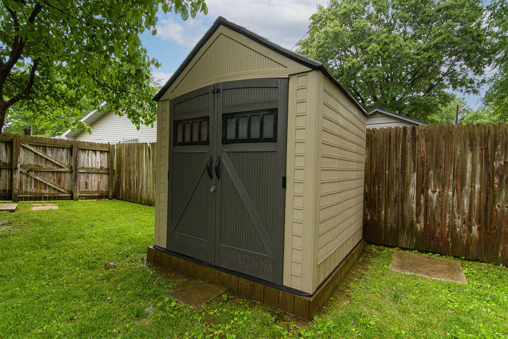 1614 East Cardinal Street Property Photo 29
