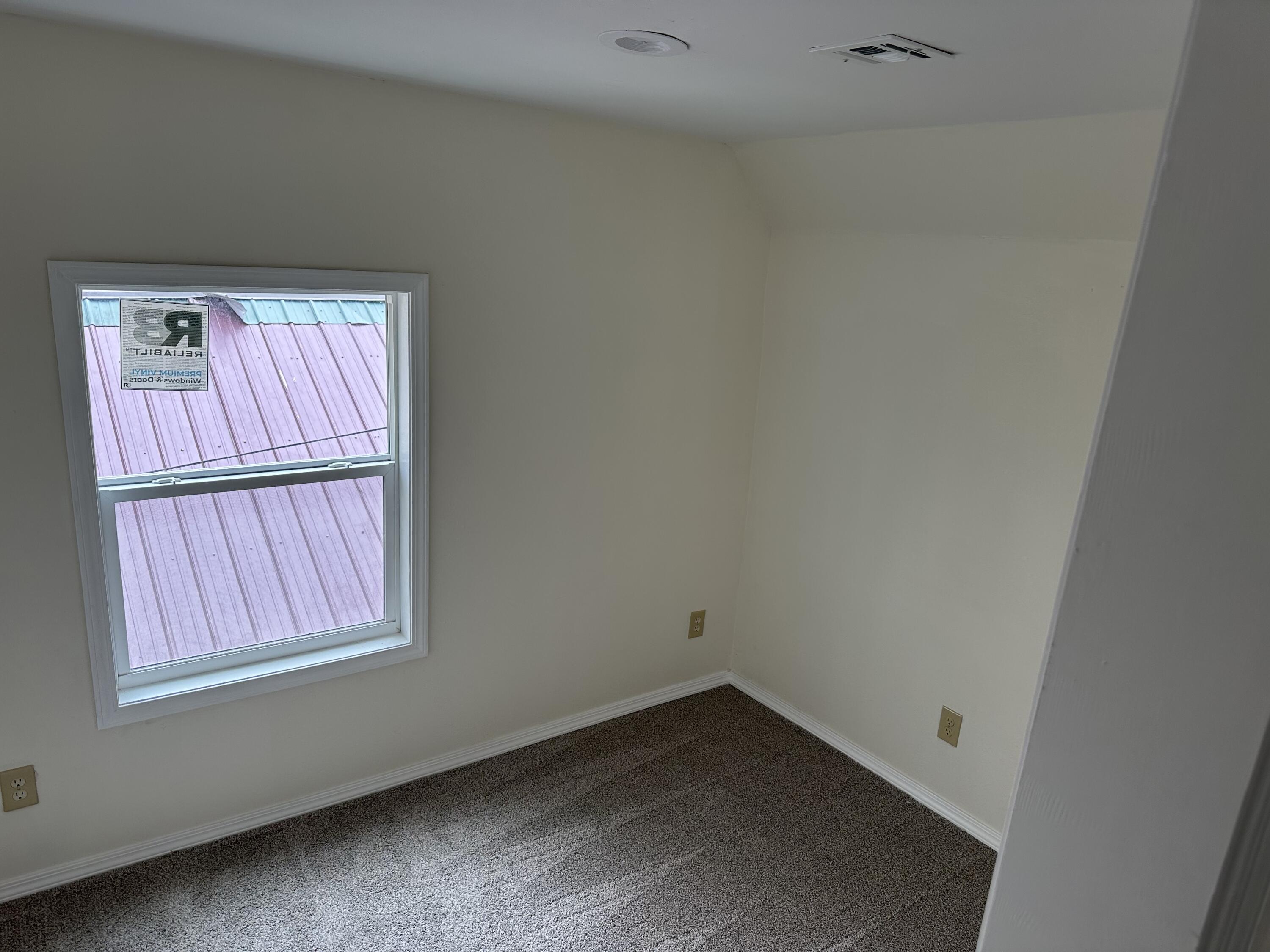 512 West Daugherty Street Property Photo 11