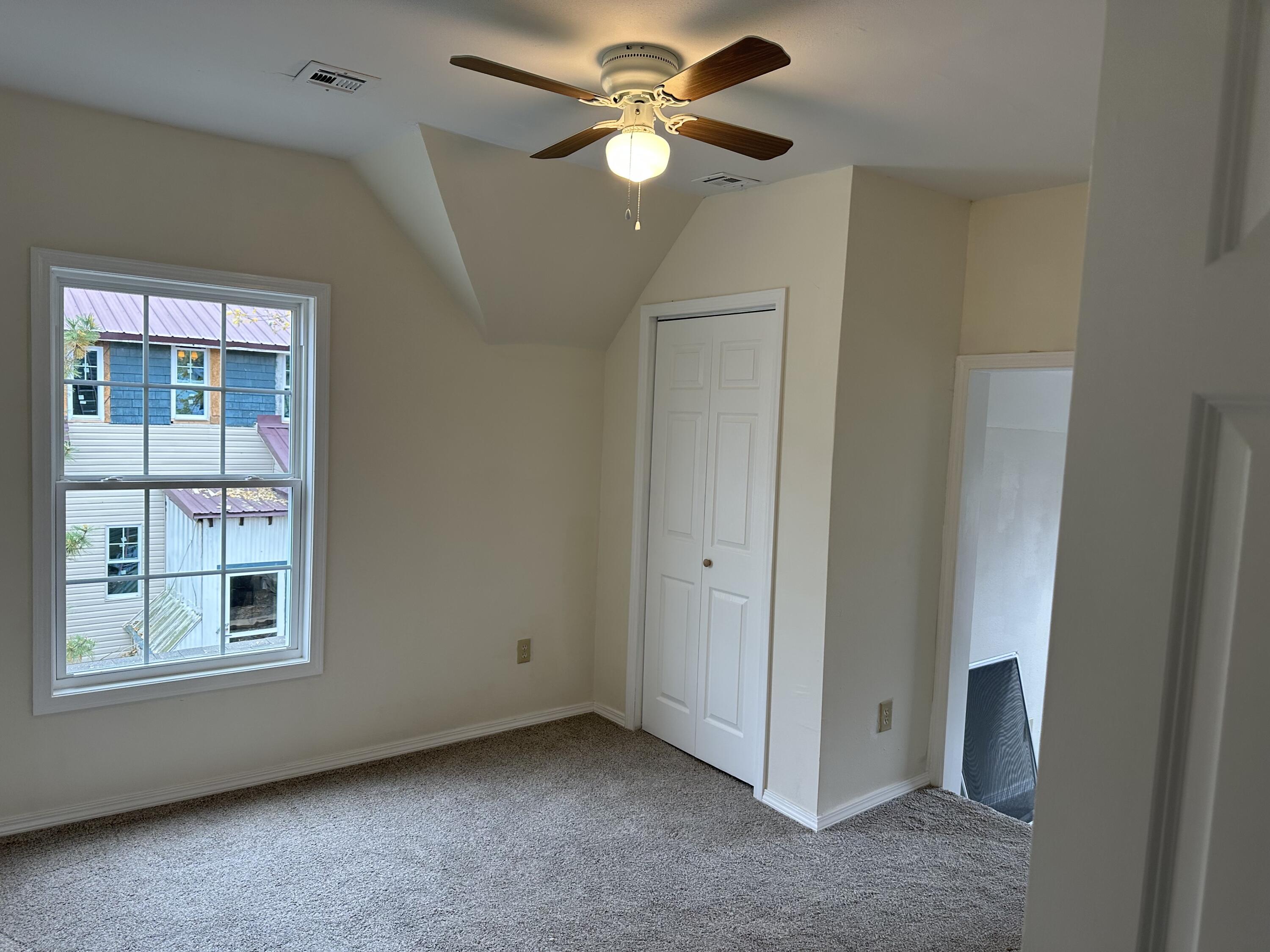 512 West Daugherty Street Property Photo 13