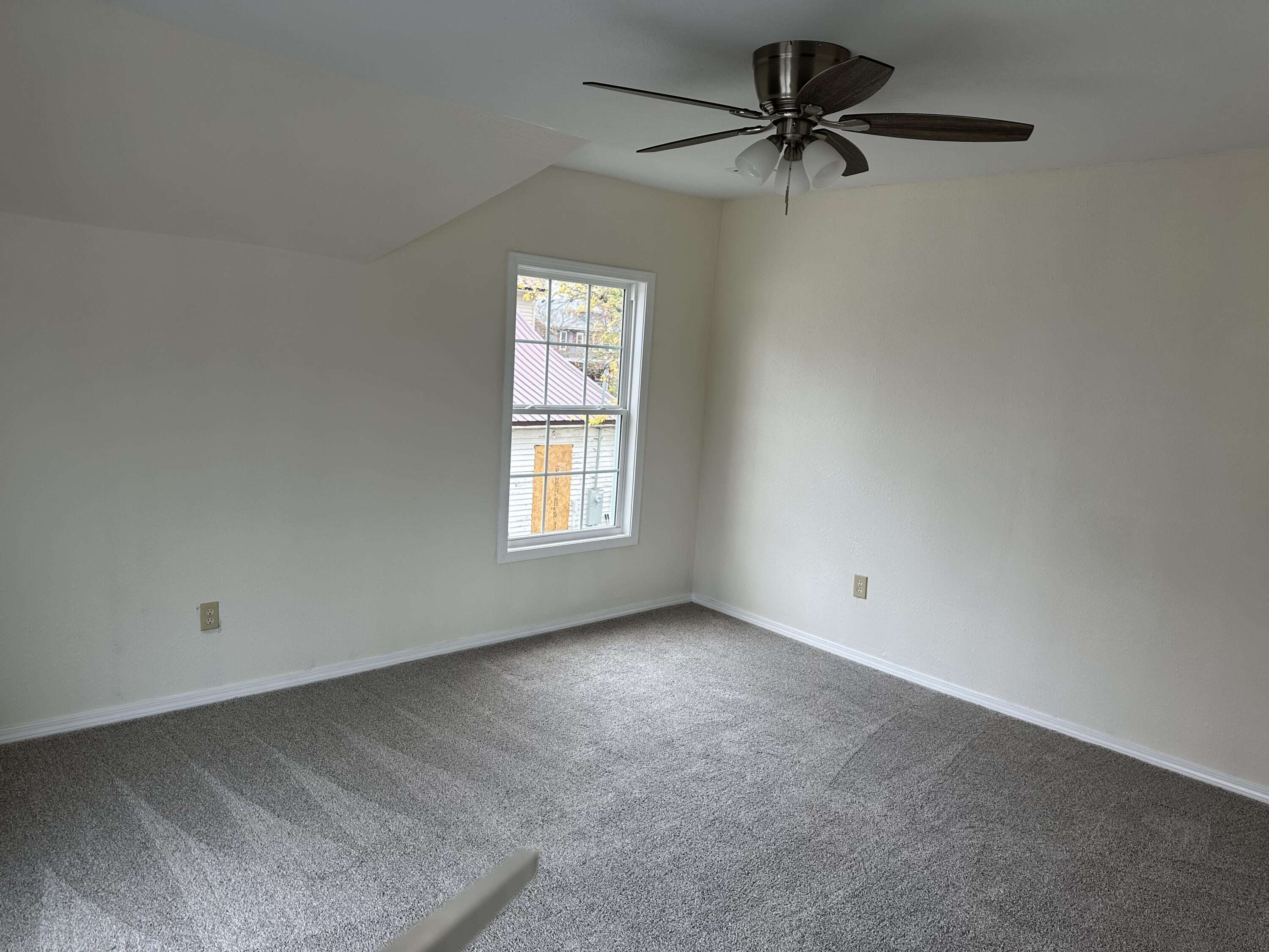 512 West Daugherty Street Property Photo 15