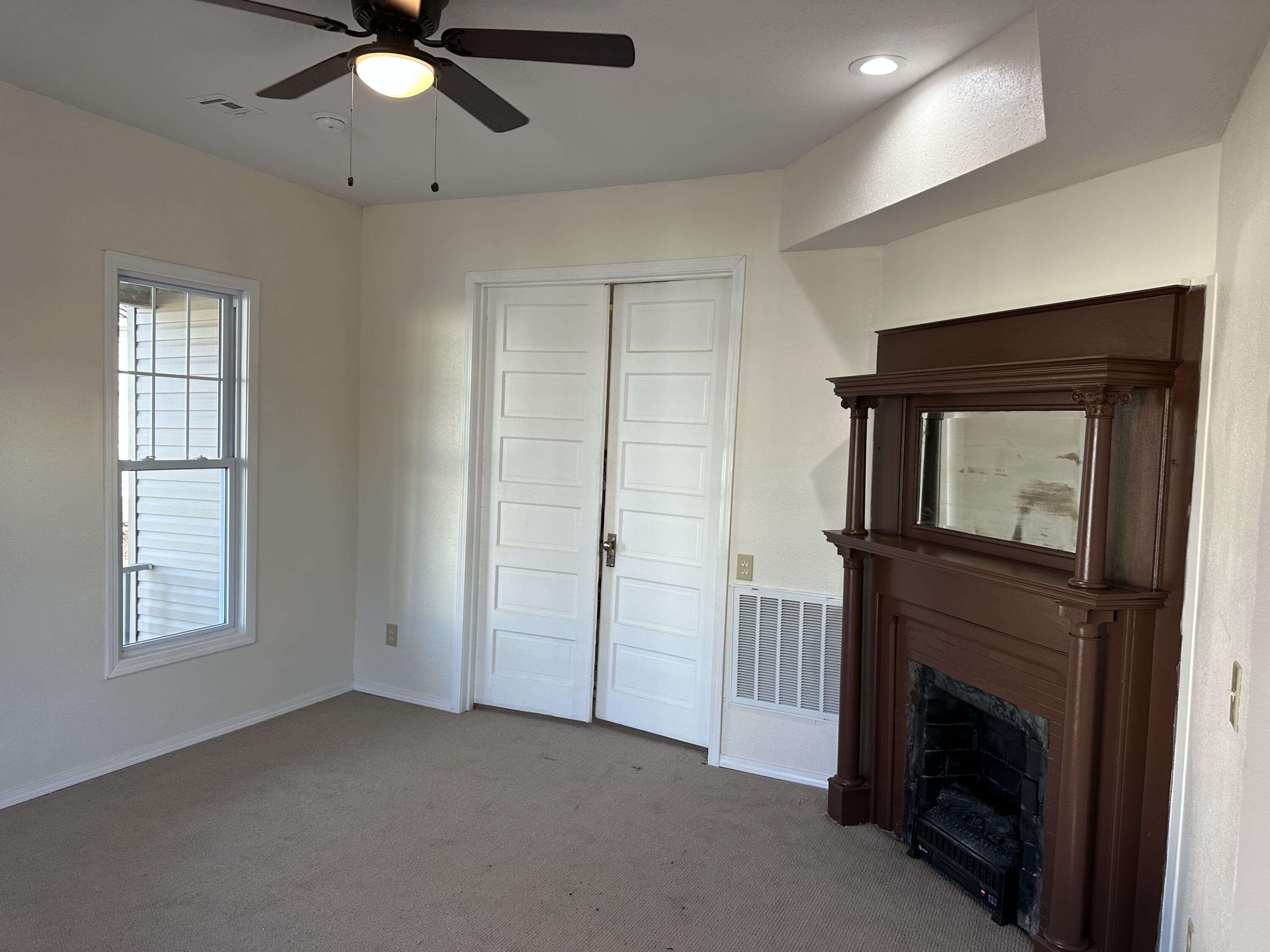 512 West Daugherty Street Property Photo 16