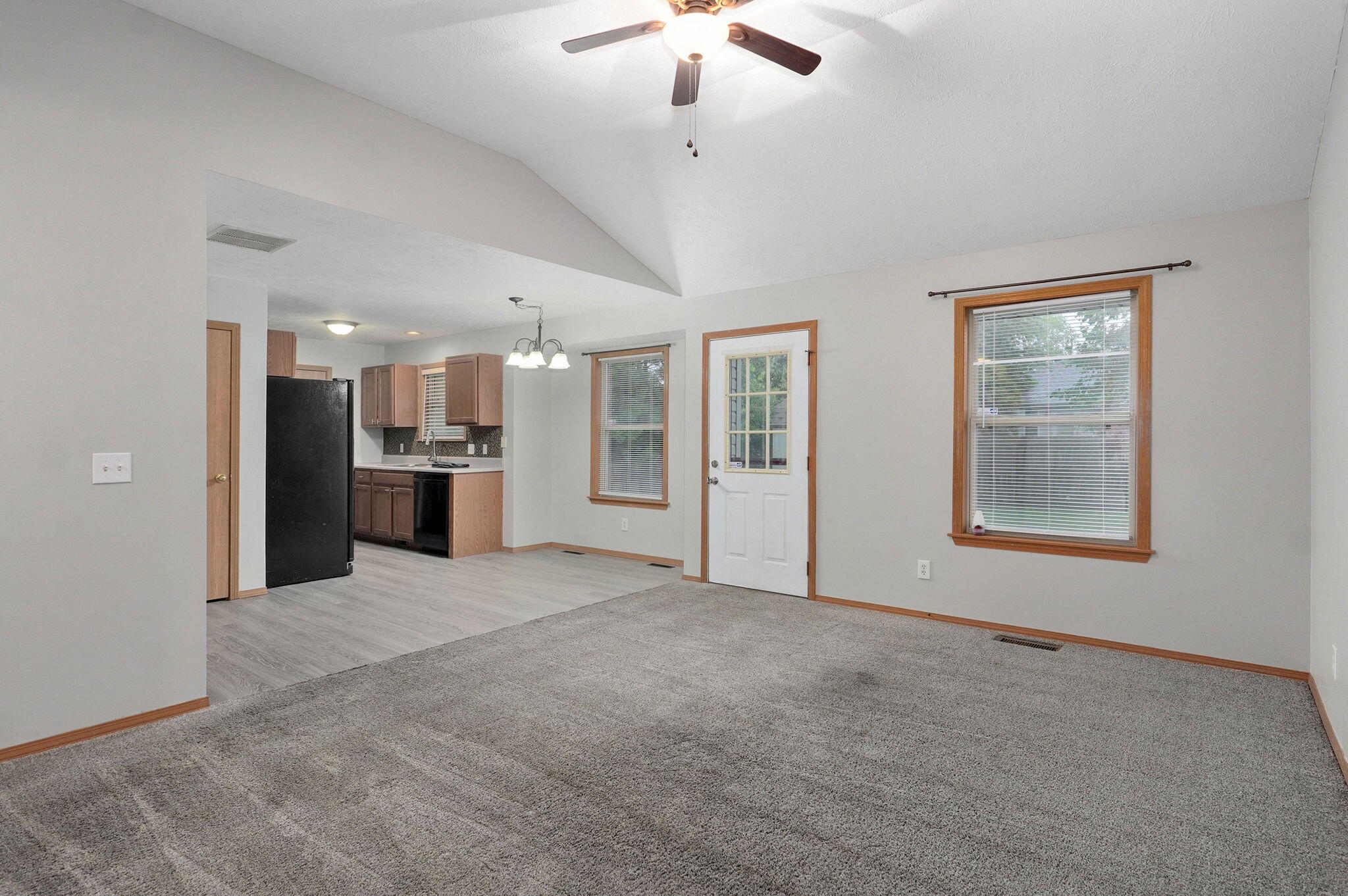 1106 North Hutchinson Avenue Property Photo 3