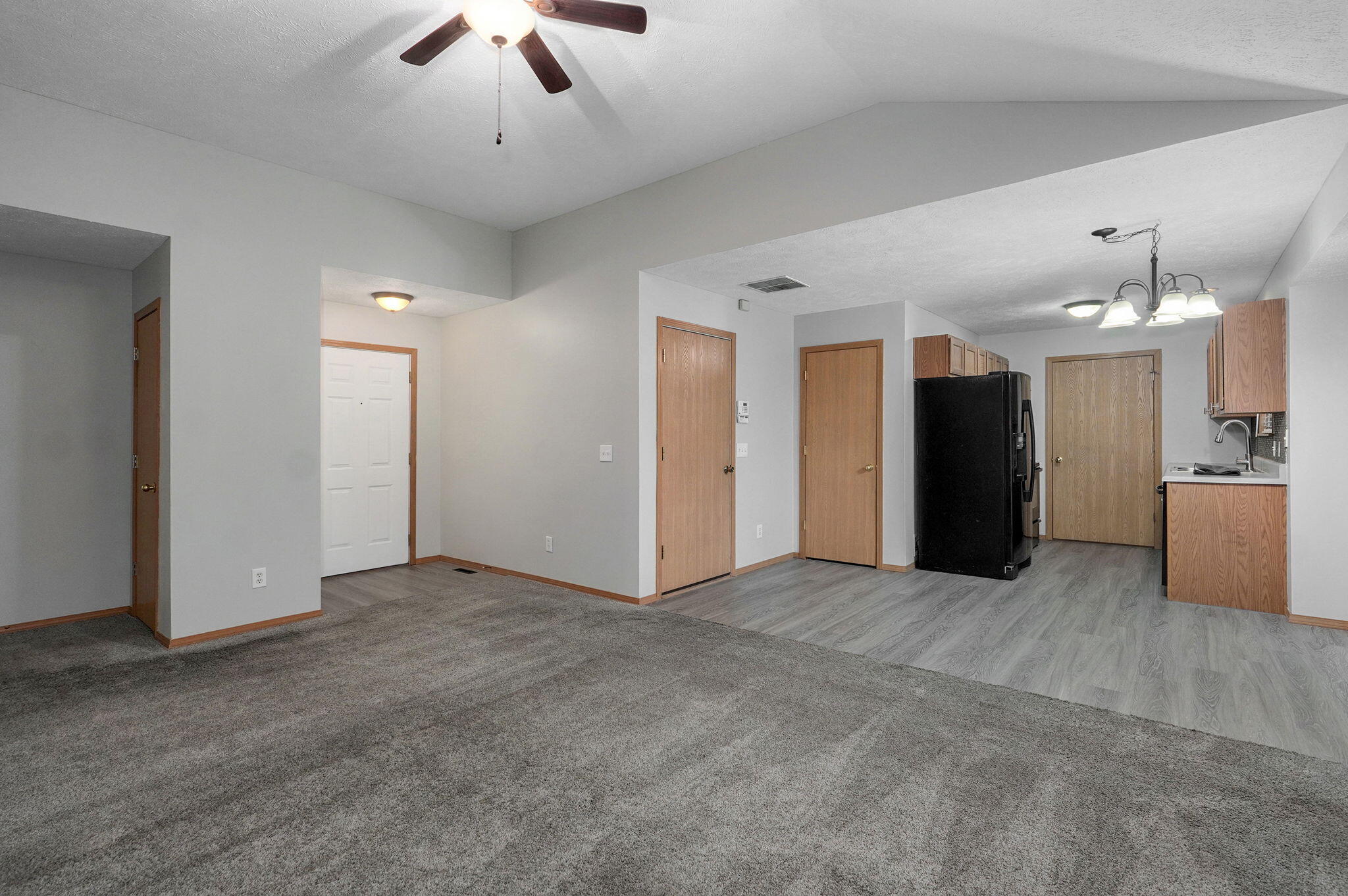 1106 North Hutchinson Avenue Property Photo 4