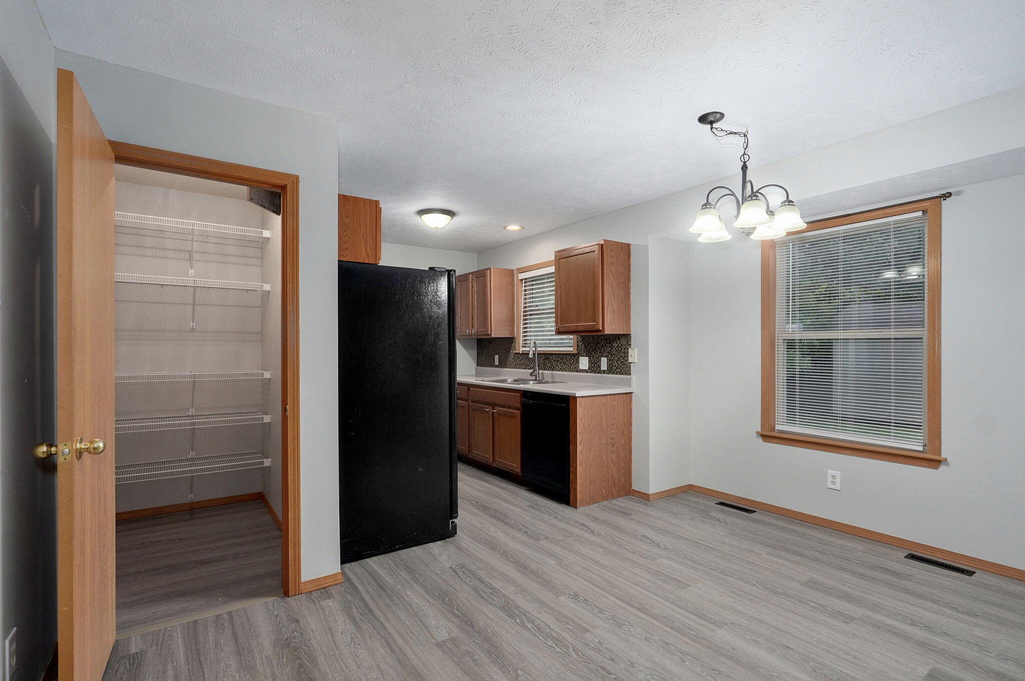 1106 North Hutchinson Avenue Property Photo 6