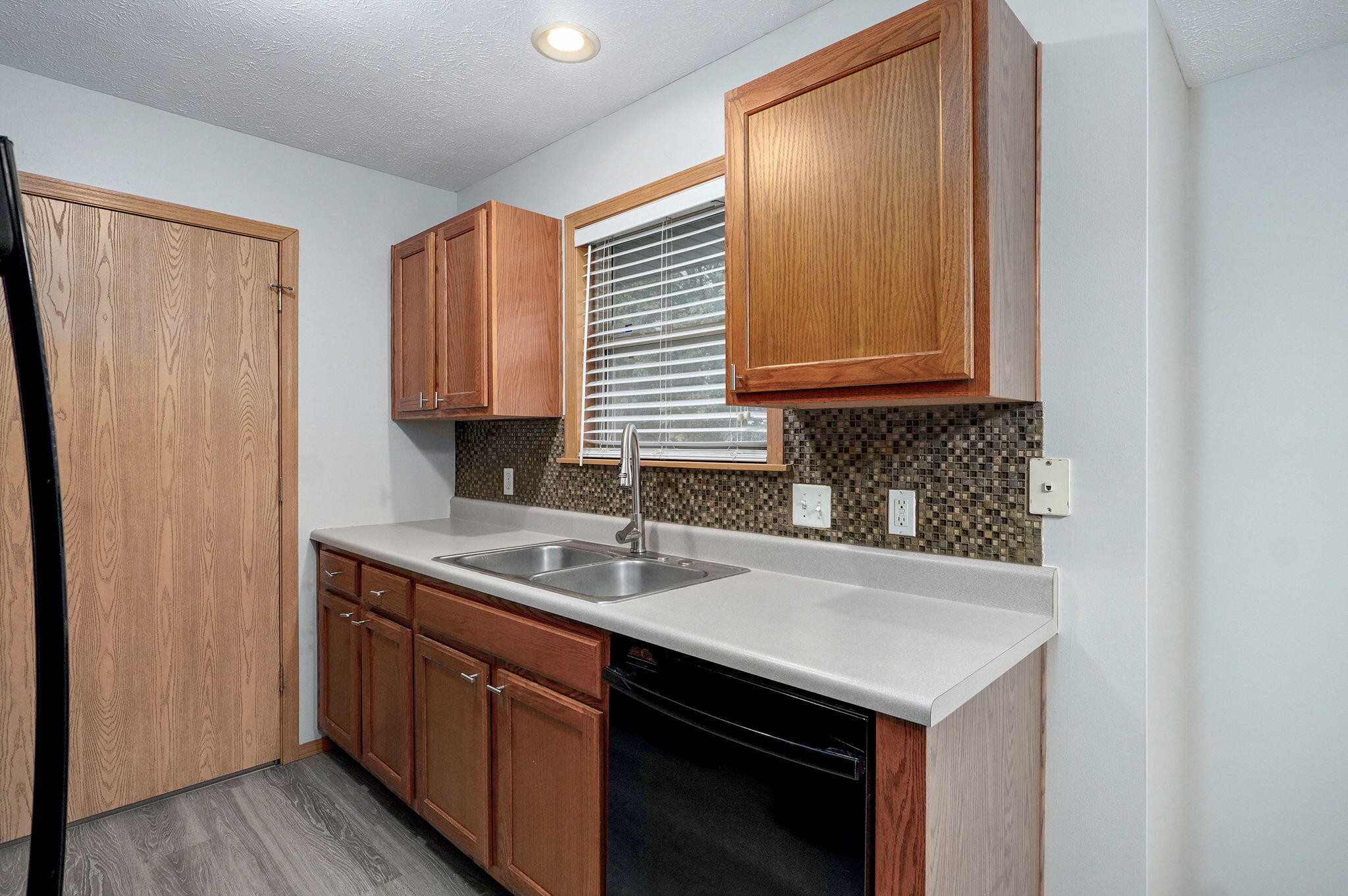1106 North Hutchinson Avenue Property Photo 8