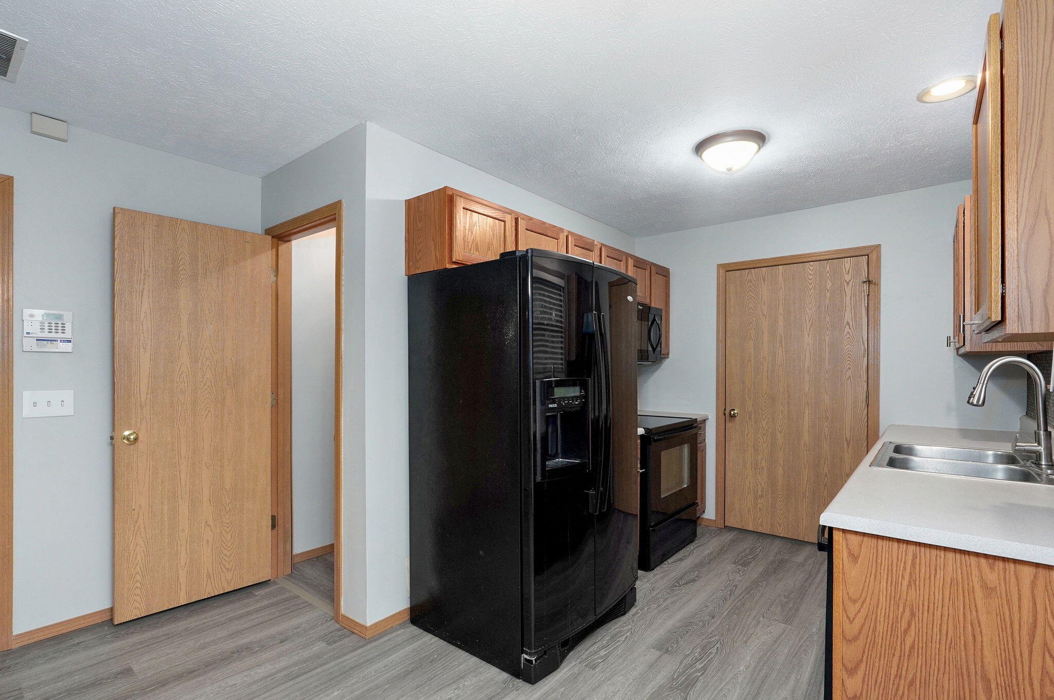 1106 North Hutchinson Avenue Property Photo 10