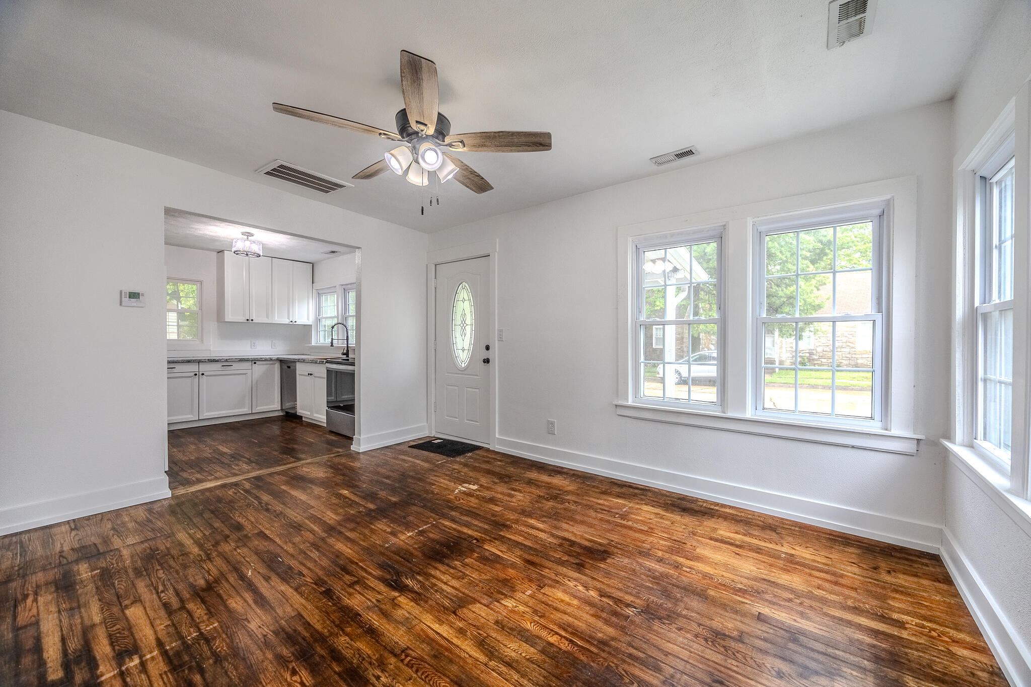 207 North Forest Avenue Property Photo 4