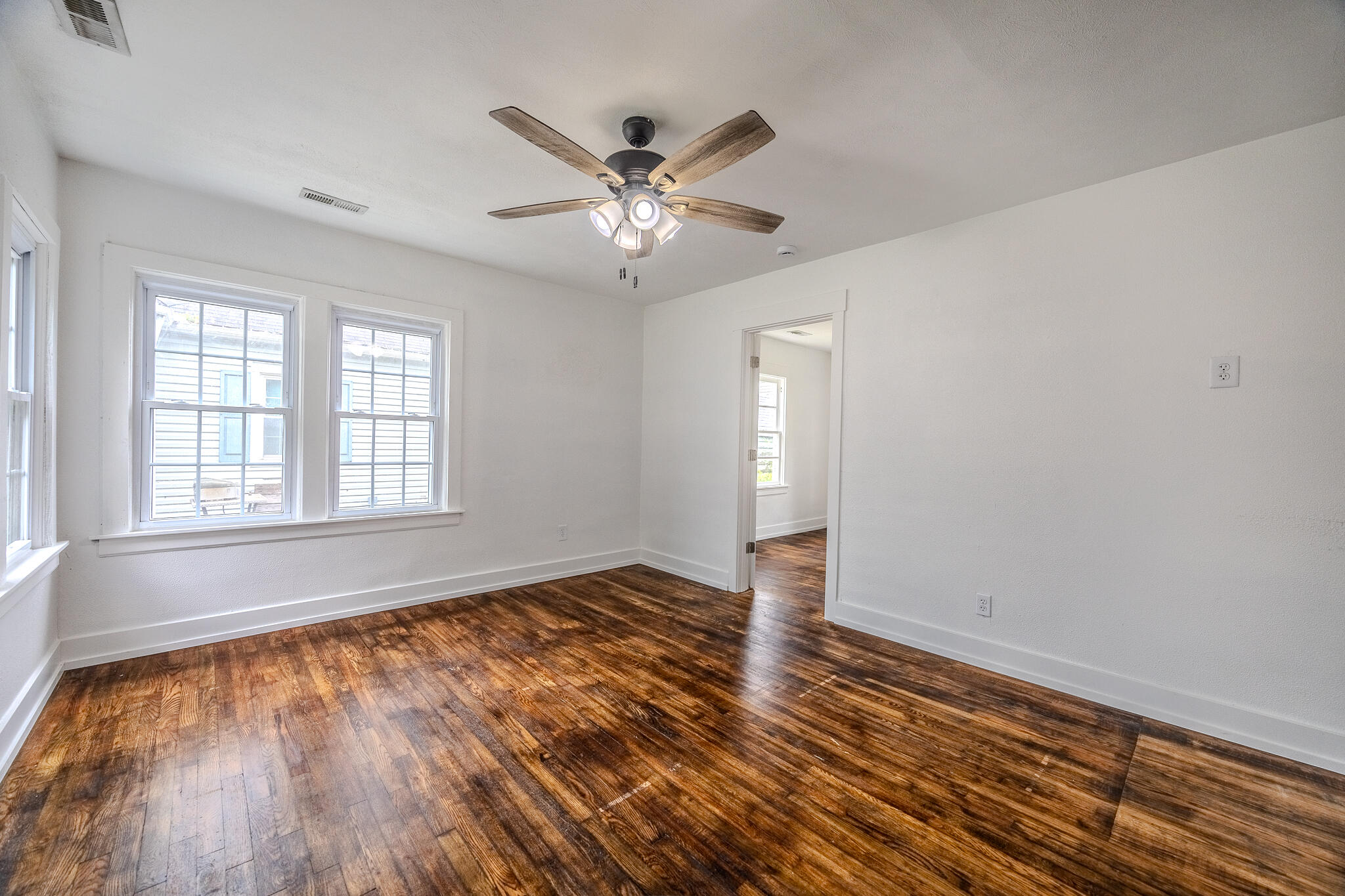 207 North Forest Avenue Property Photo 5