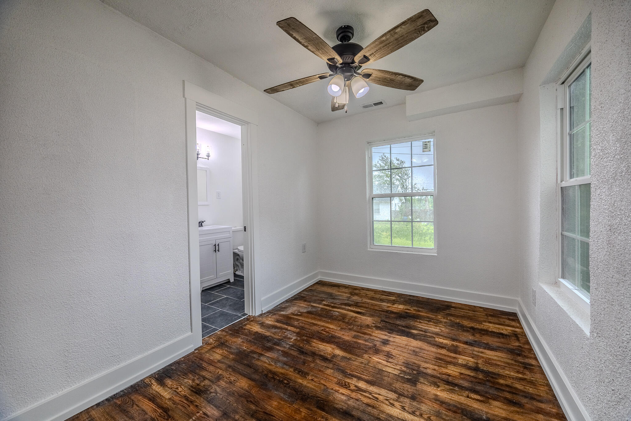 207 North Forest Avenue Property Photo 12
