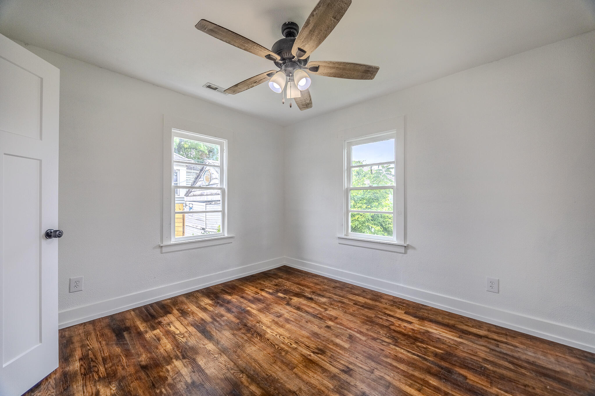 207 North Forest Avenue Property Photo 15