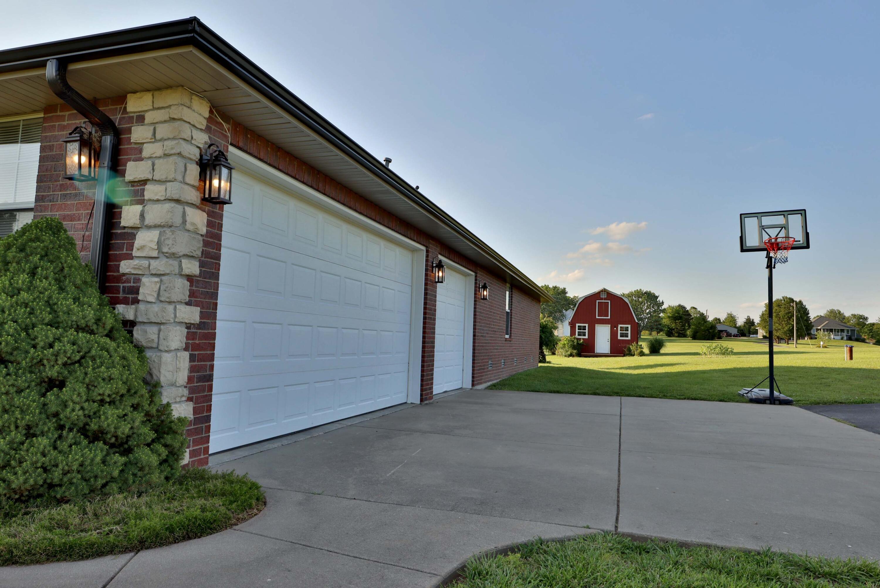 133 Autumn Maple Property Photo 38