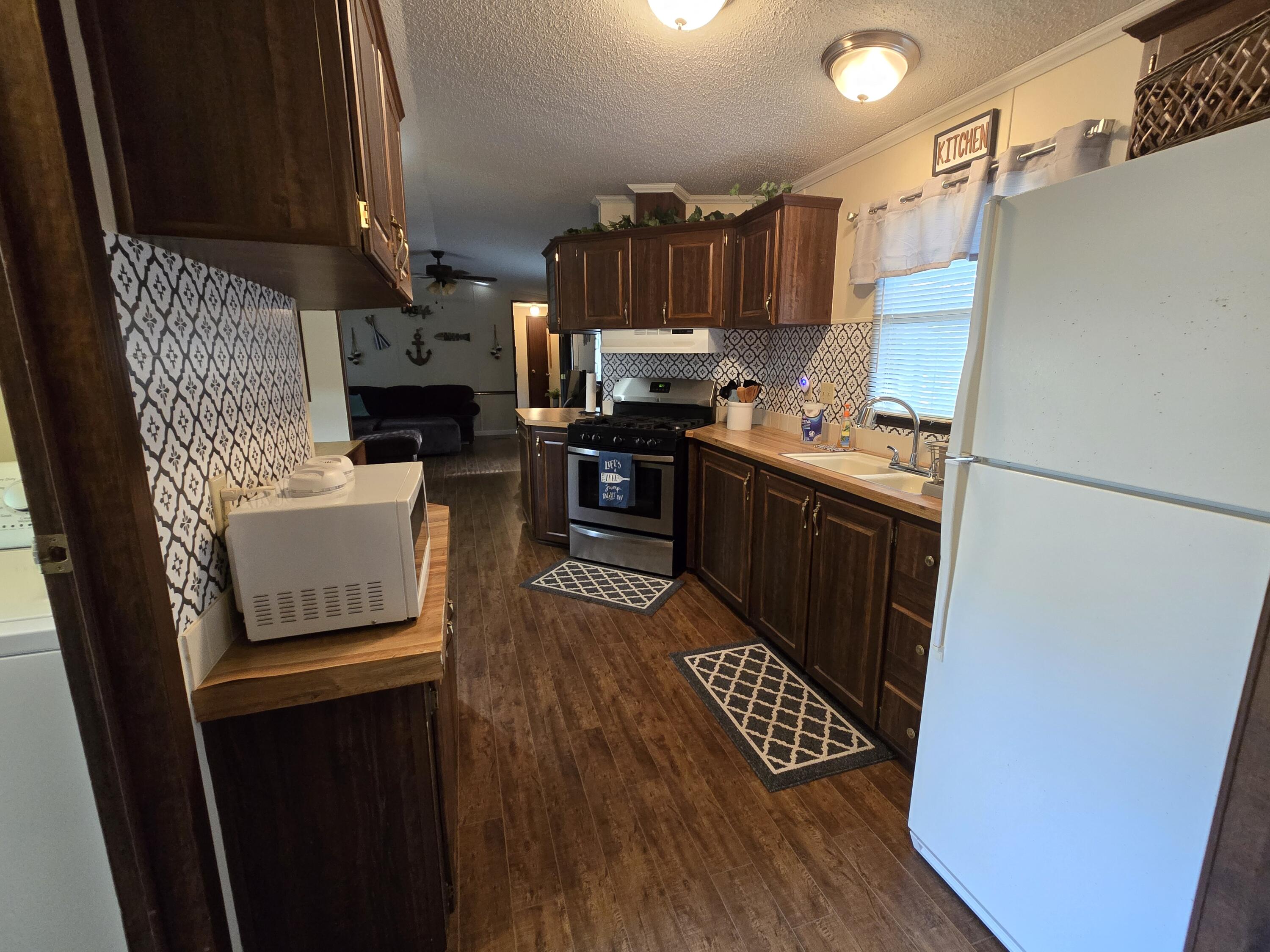 21811 Feather Road Property Photo 21
