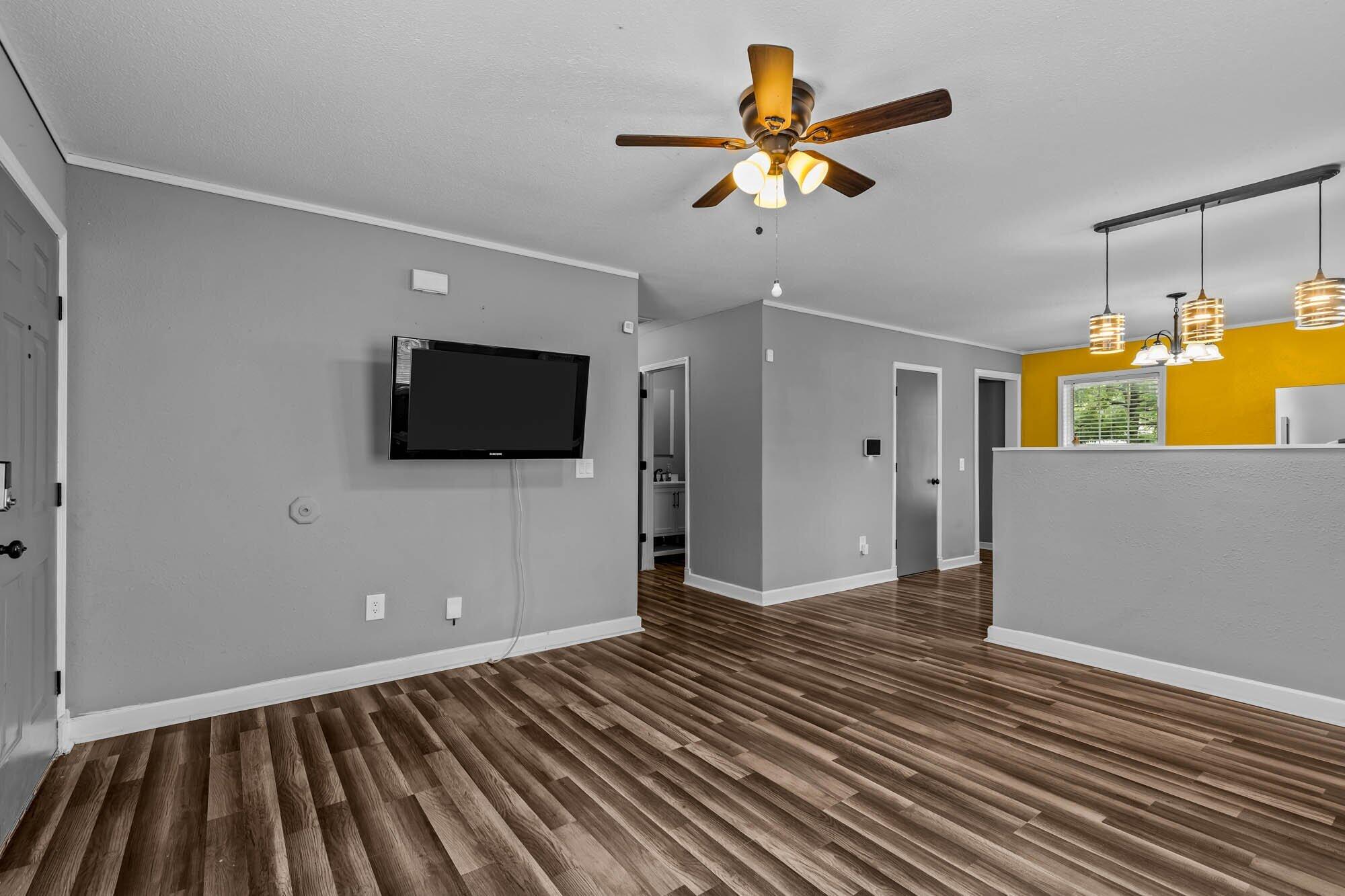 3200 West Lynn Street Property Photo 4