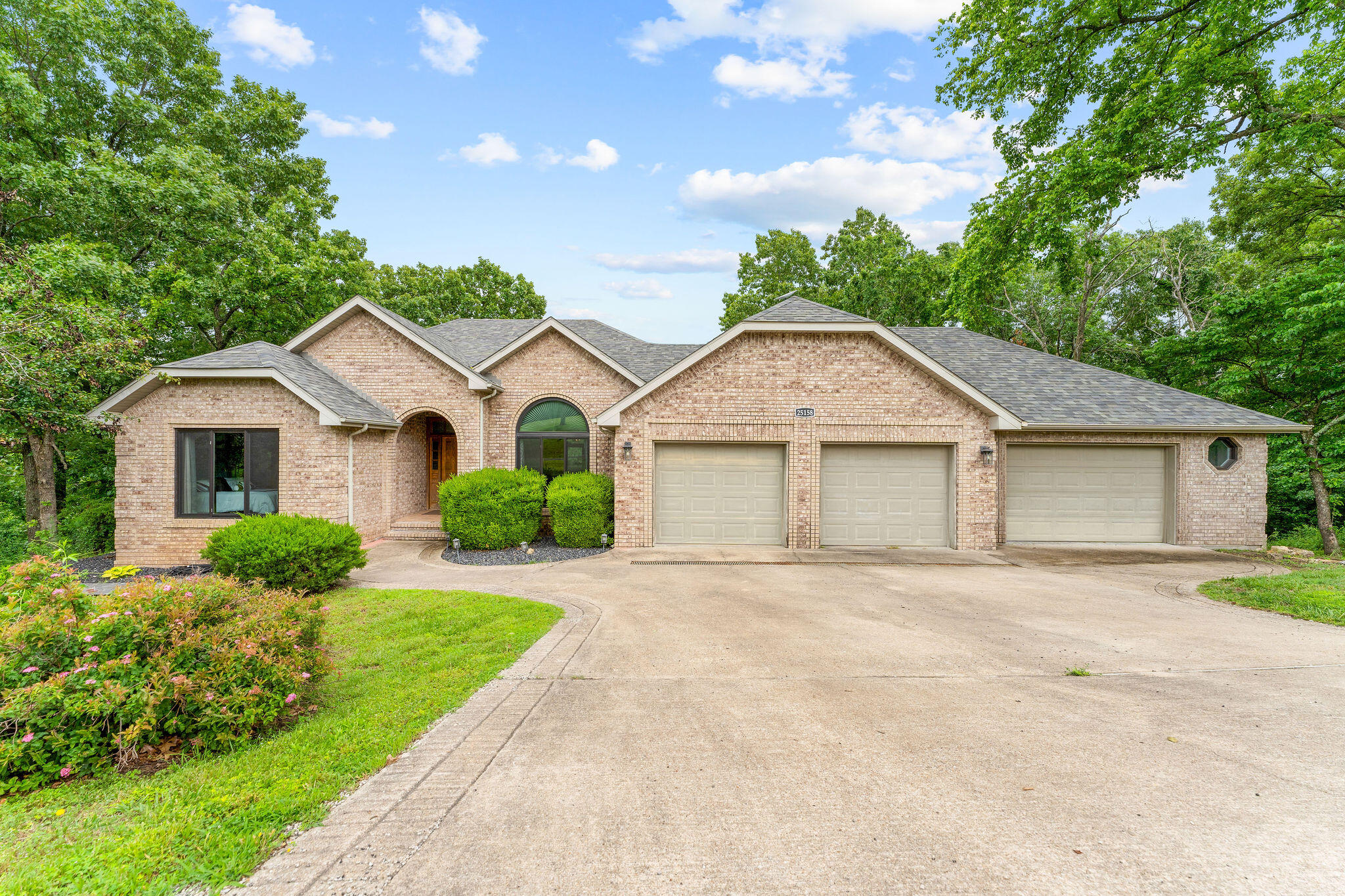 25158 Autumn View Drive Property Photo 1