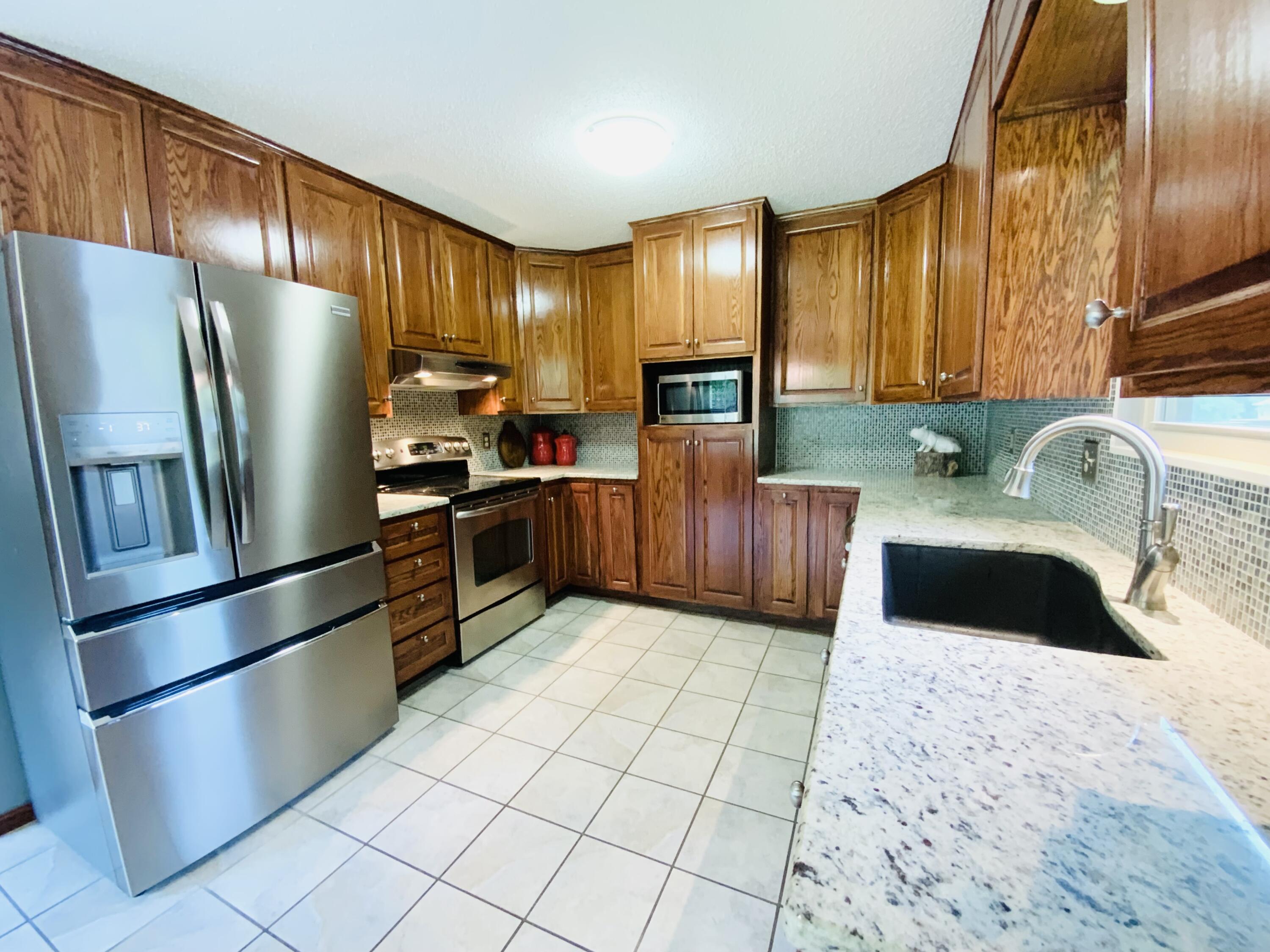 540 South Hickory Drive Property Photo 1
