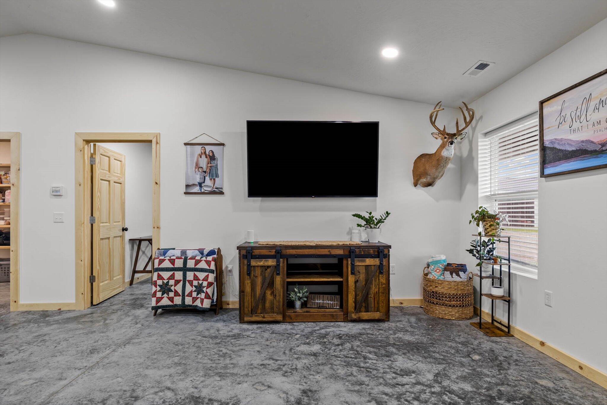 1155 Quail Spur Road Property Photo 4