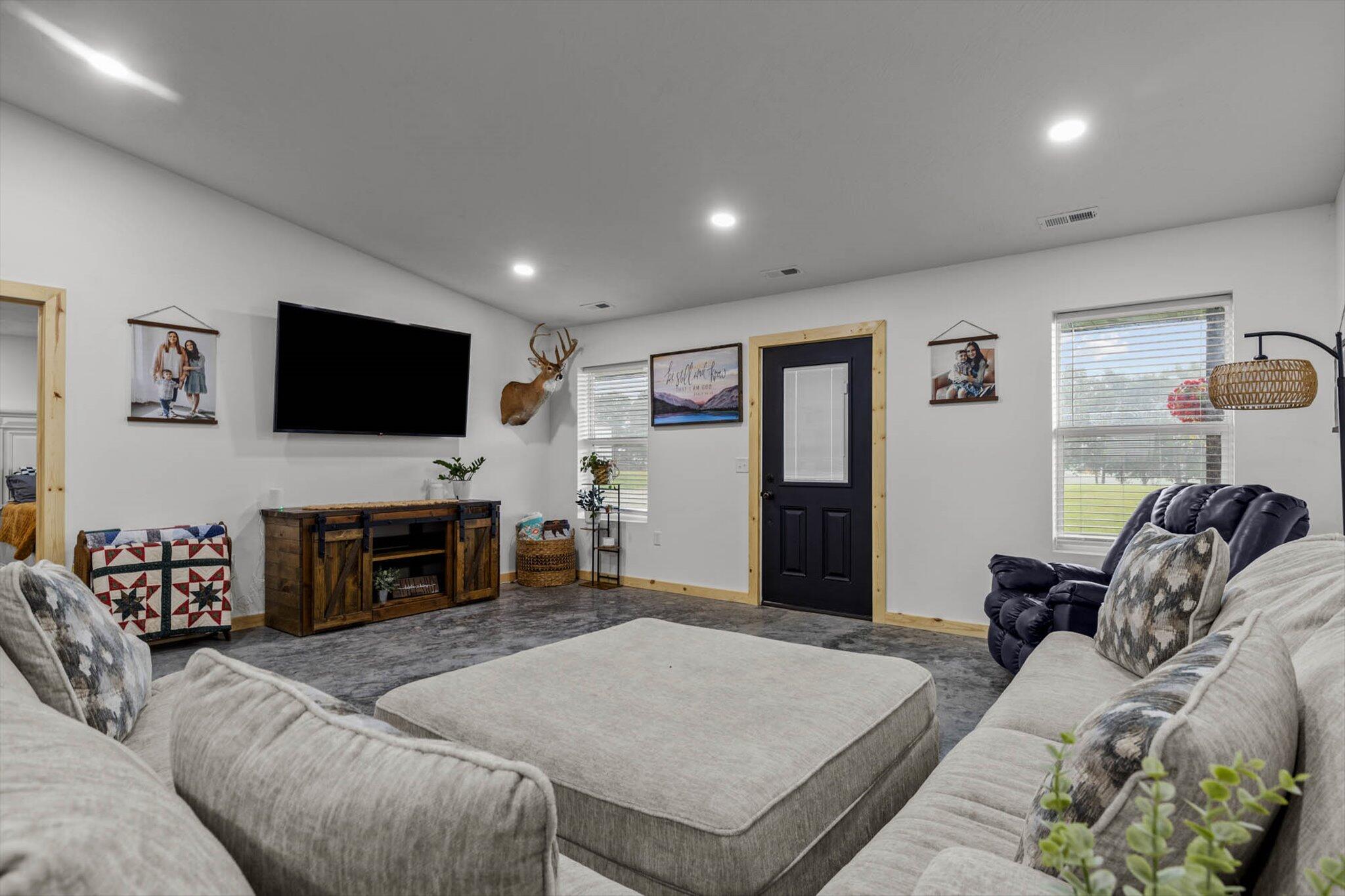 1155 Quail Spur Road Property Photo 5