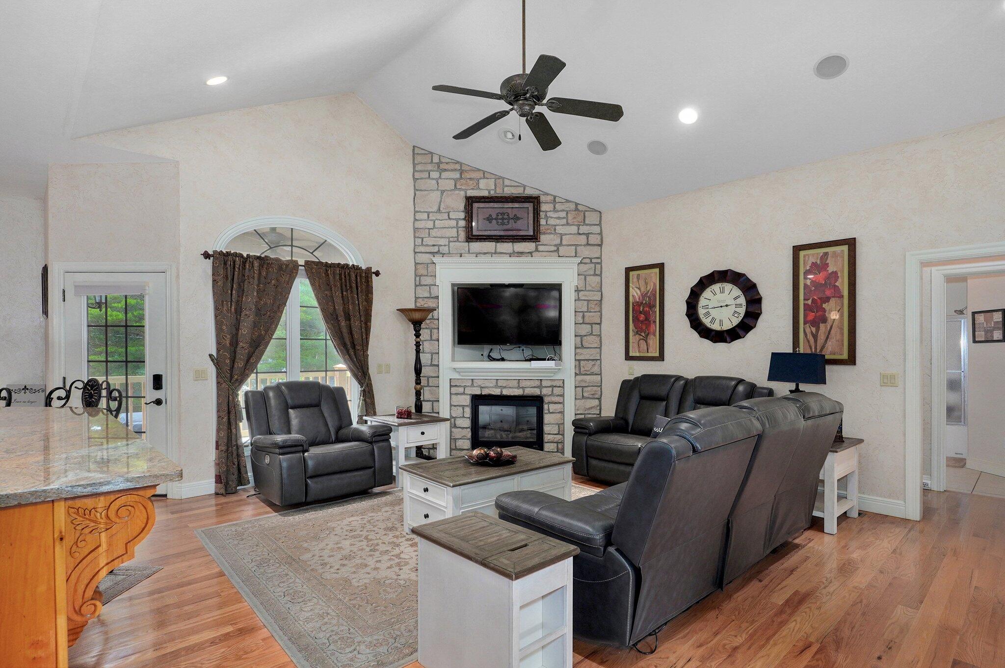 3954 East Wilshire Street Property Photo 10