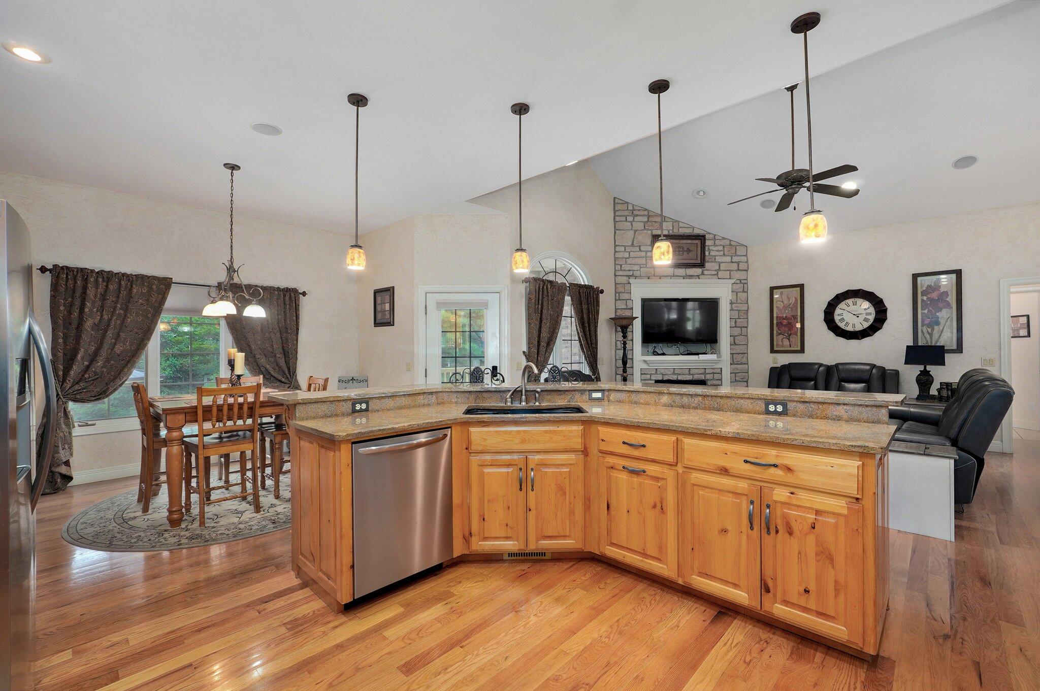 3954 East Wilshire Street Property Photo 18