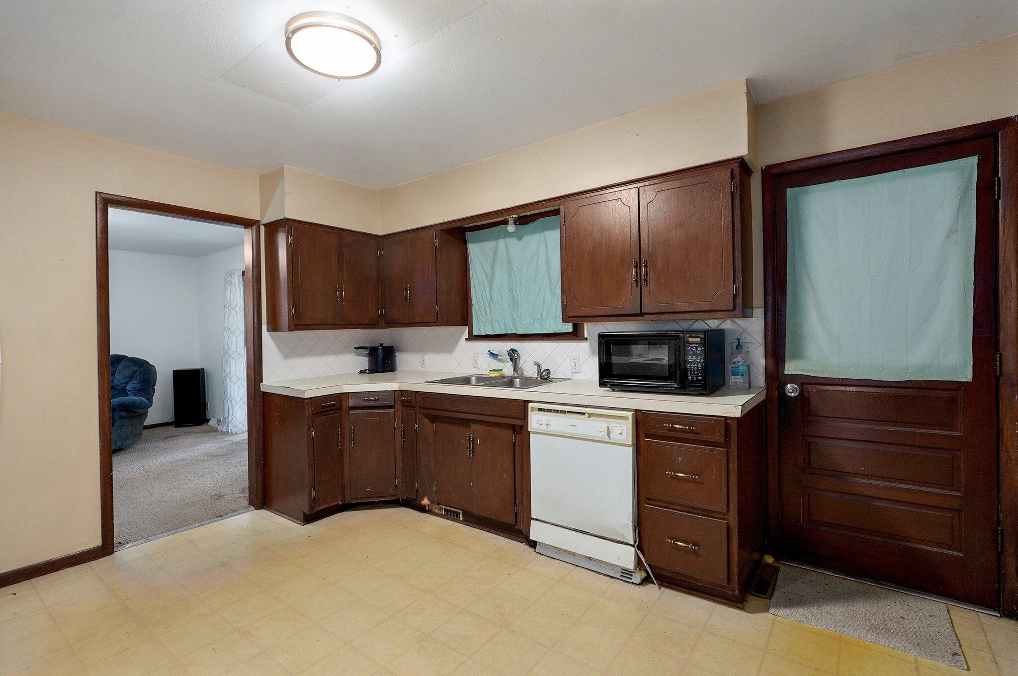 917 Wood Street Property Photo 8