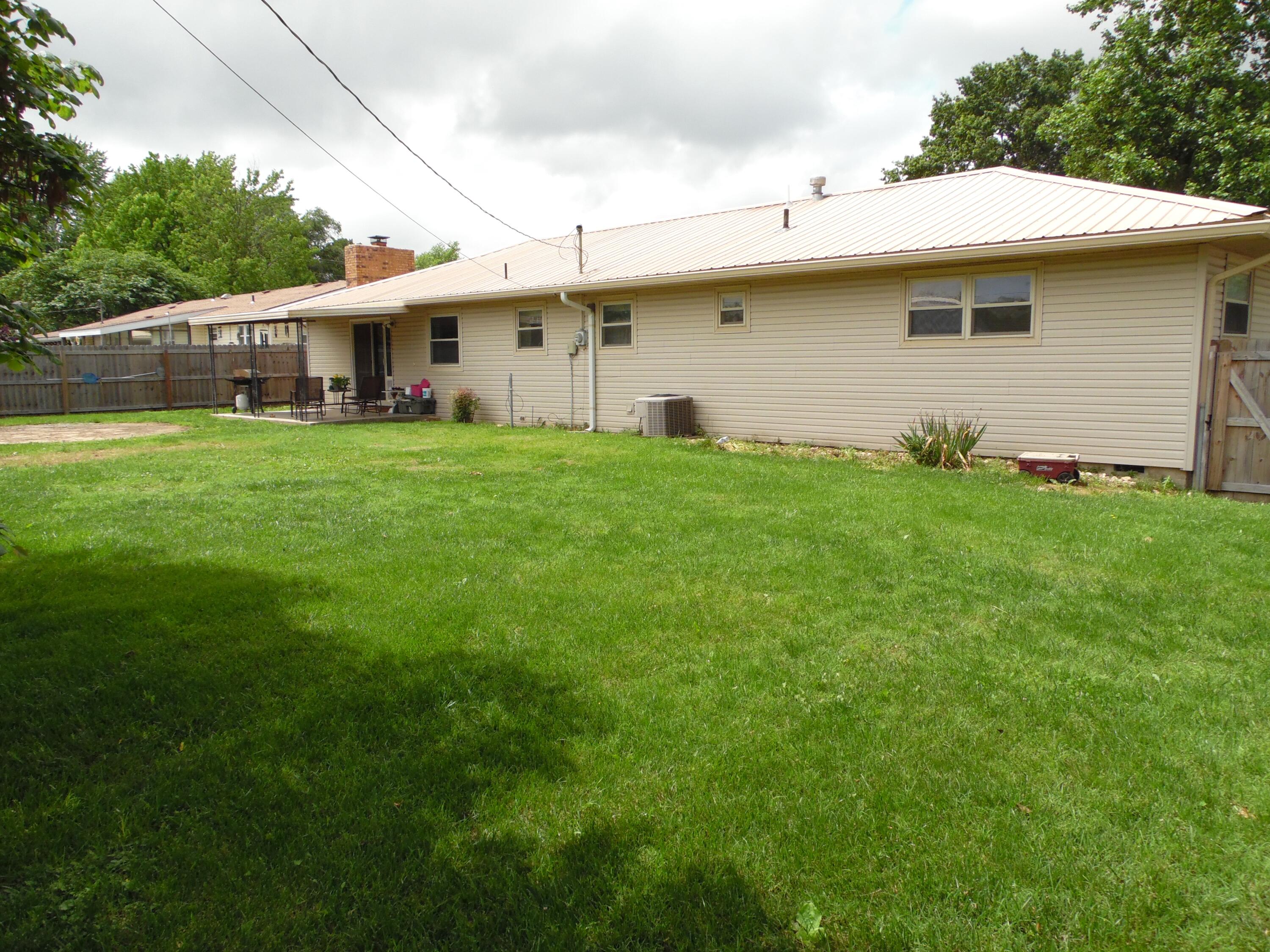 320 West Charles Street Property Photo 16