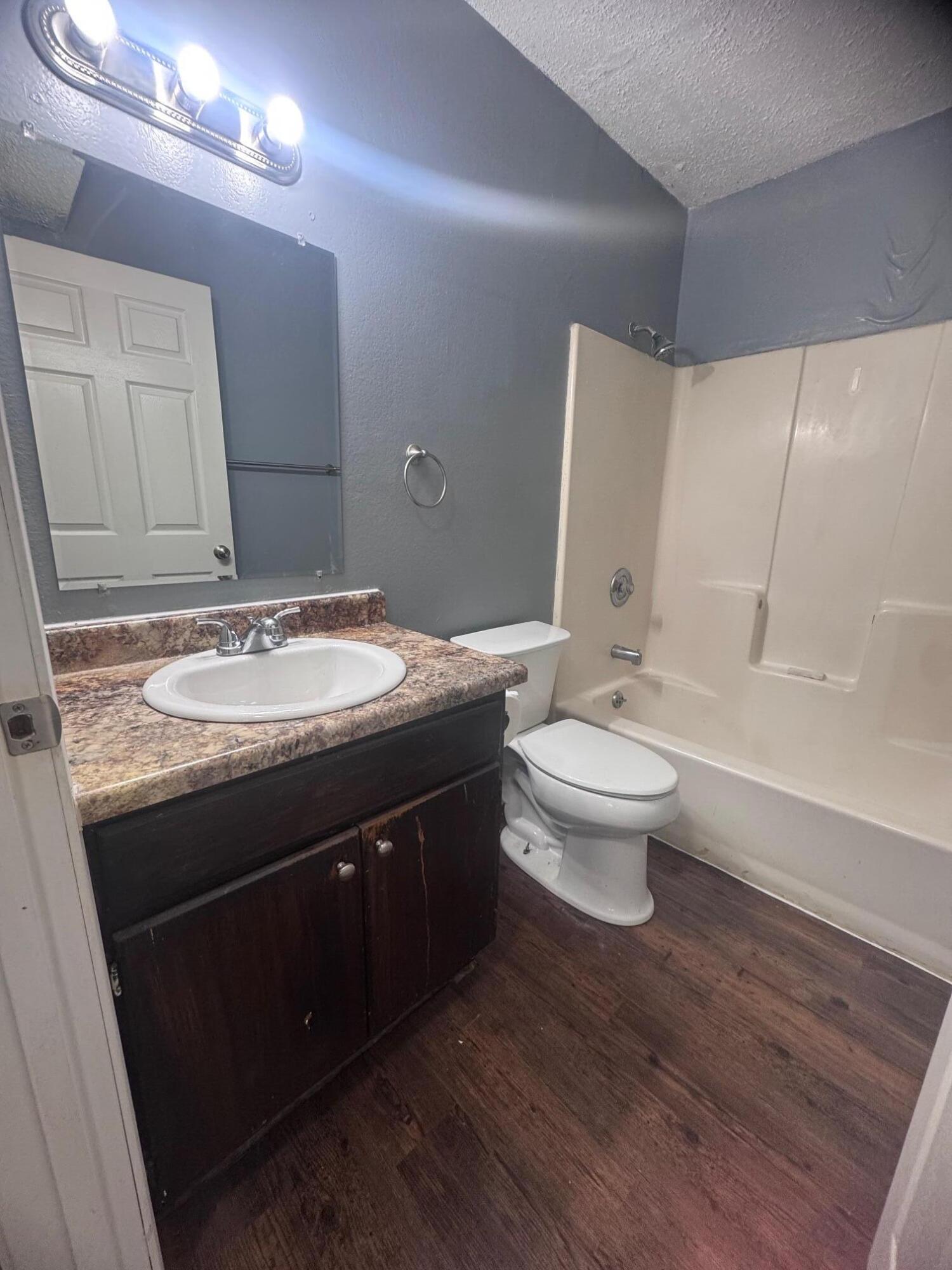 515 South New Avenue Property Photo 8