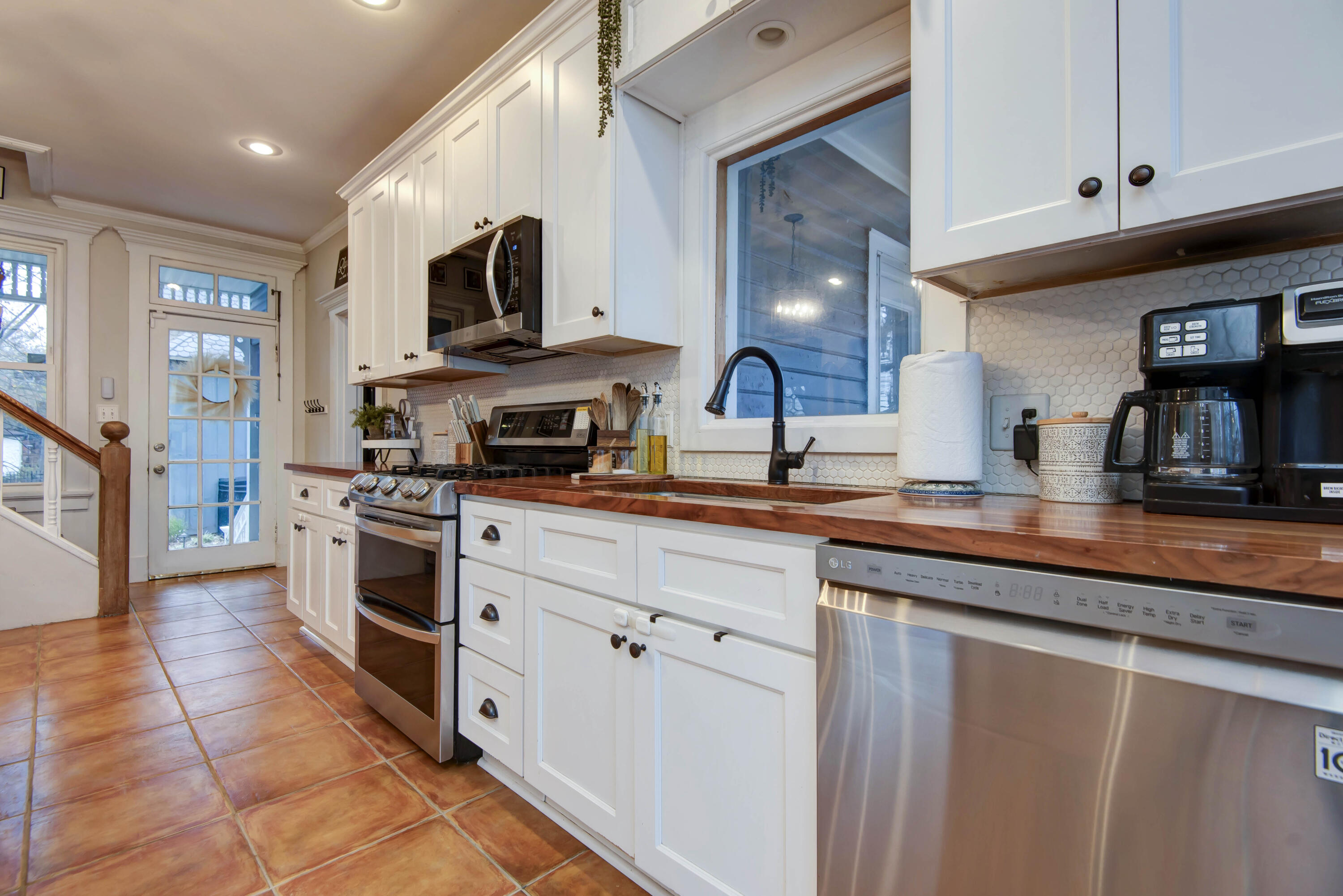 1435 East Walnut Street Property Photo 10