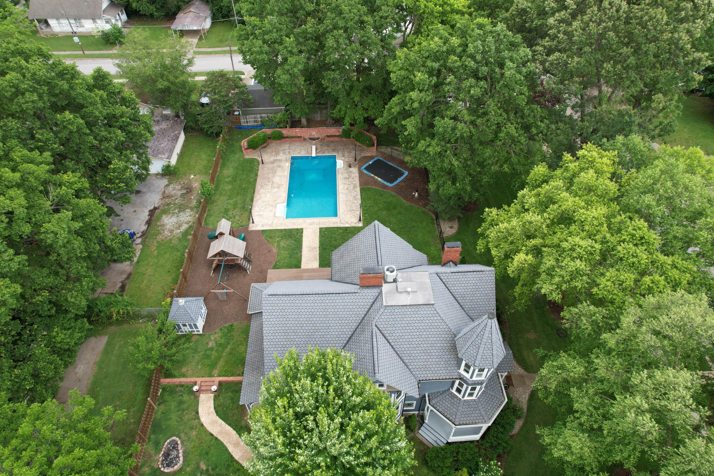 1435 East Walnut Street Property Photo 40