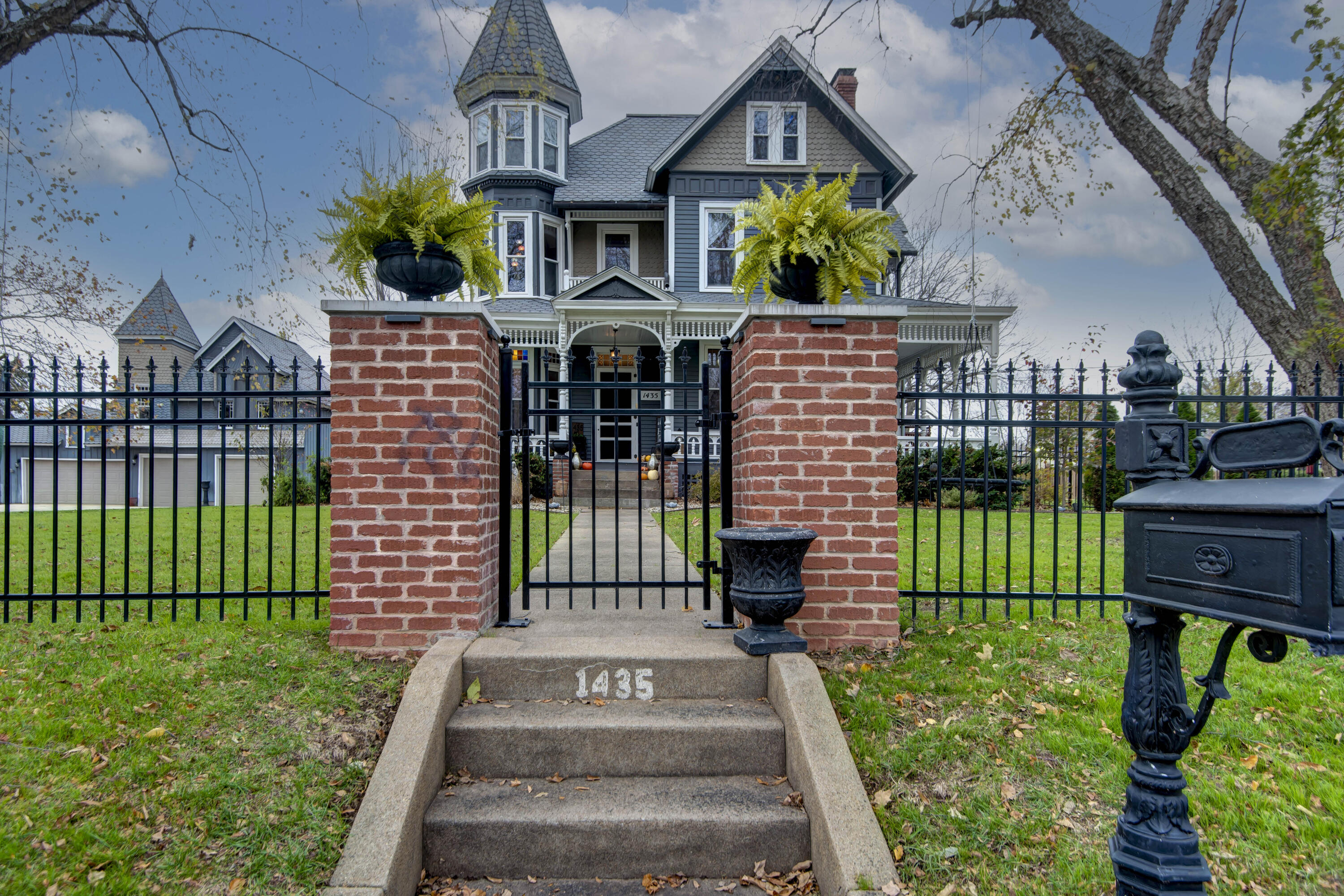 1435 East Walnut Street Property Photo 42
