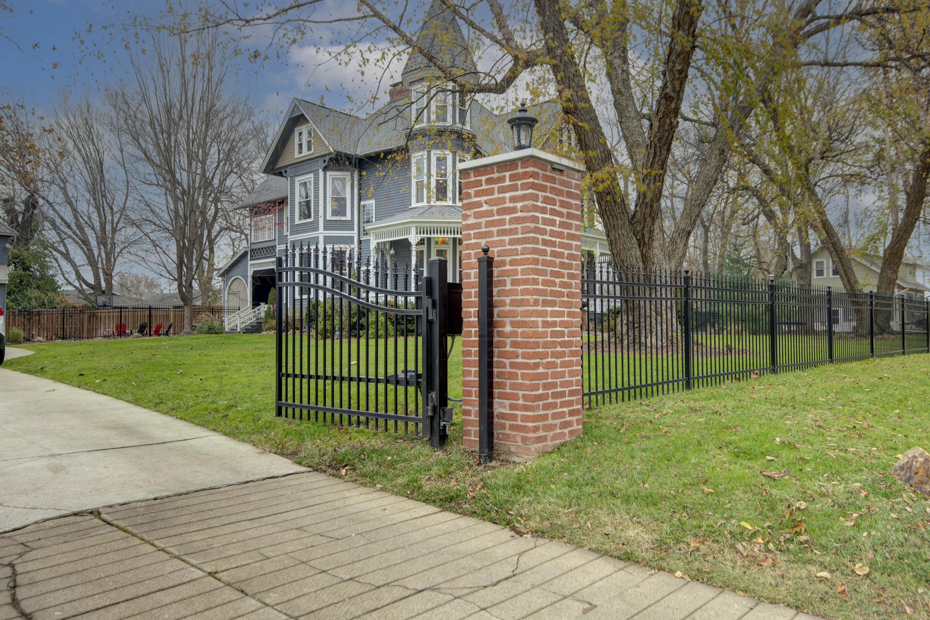 1435 East Walnut Street Property Photo 43