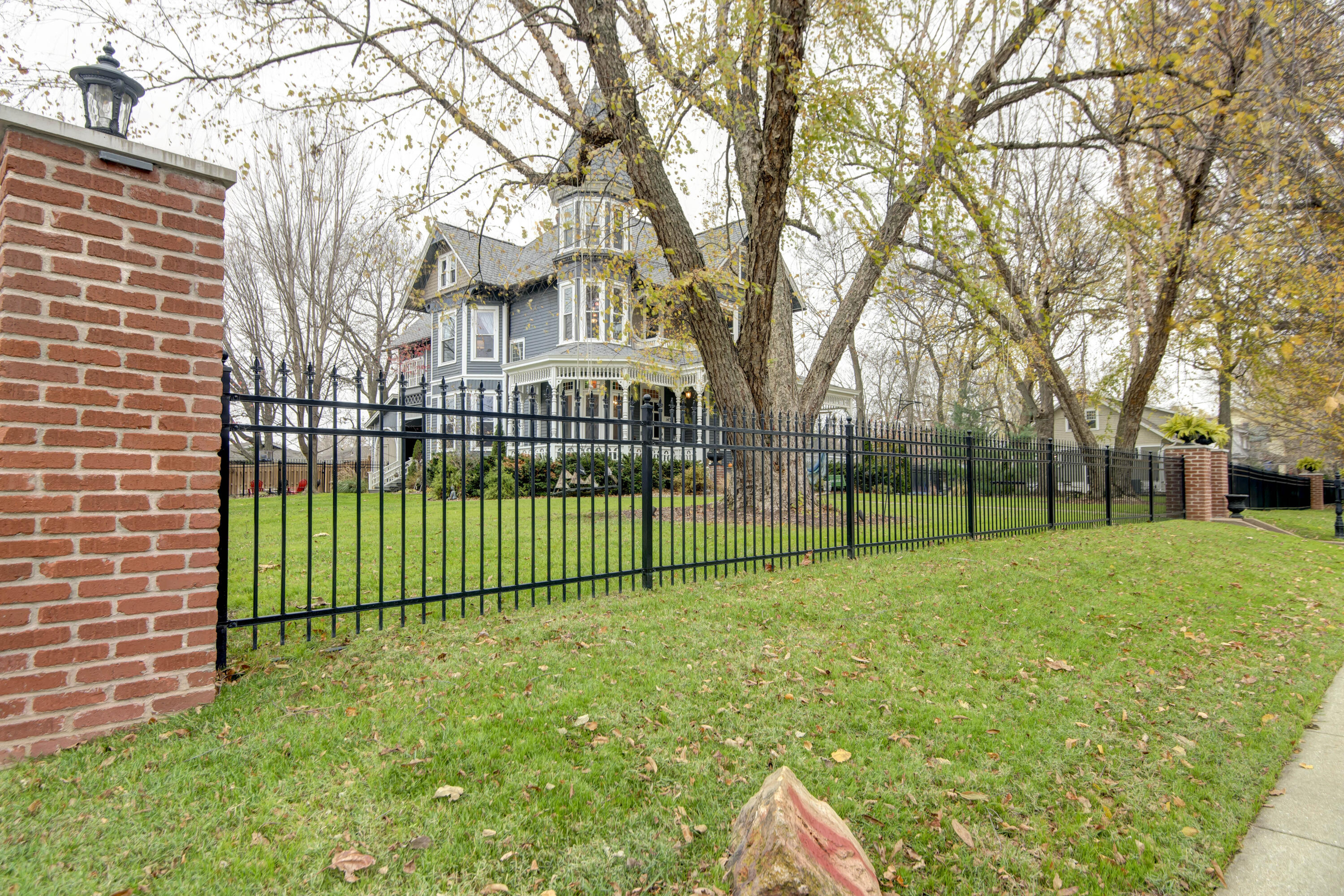 1435 East Walnut Street Property Photo 44