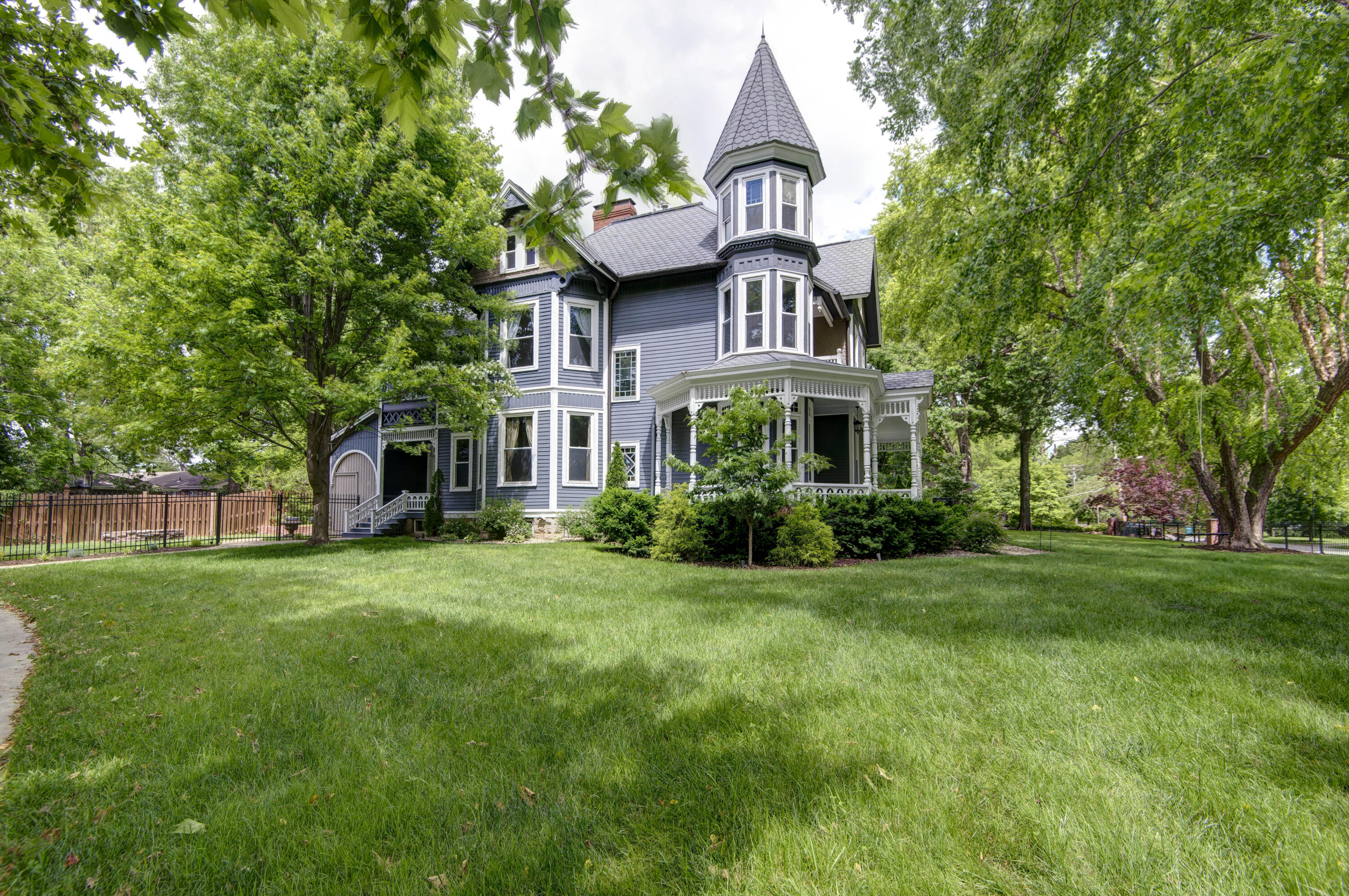 1435 East Walnut Street Property Photo 48