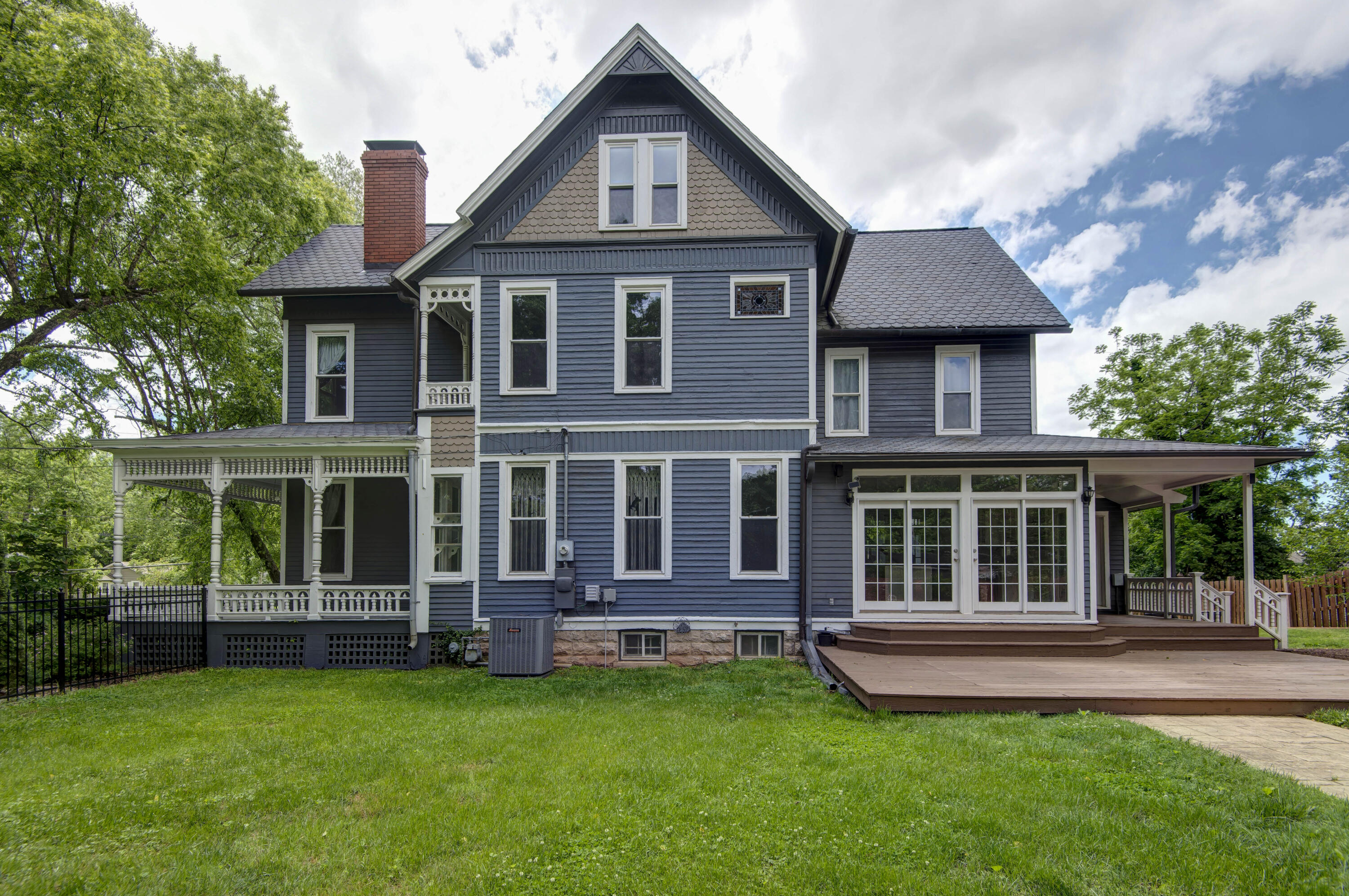1435 East Walnut Street Property Photo 57