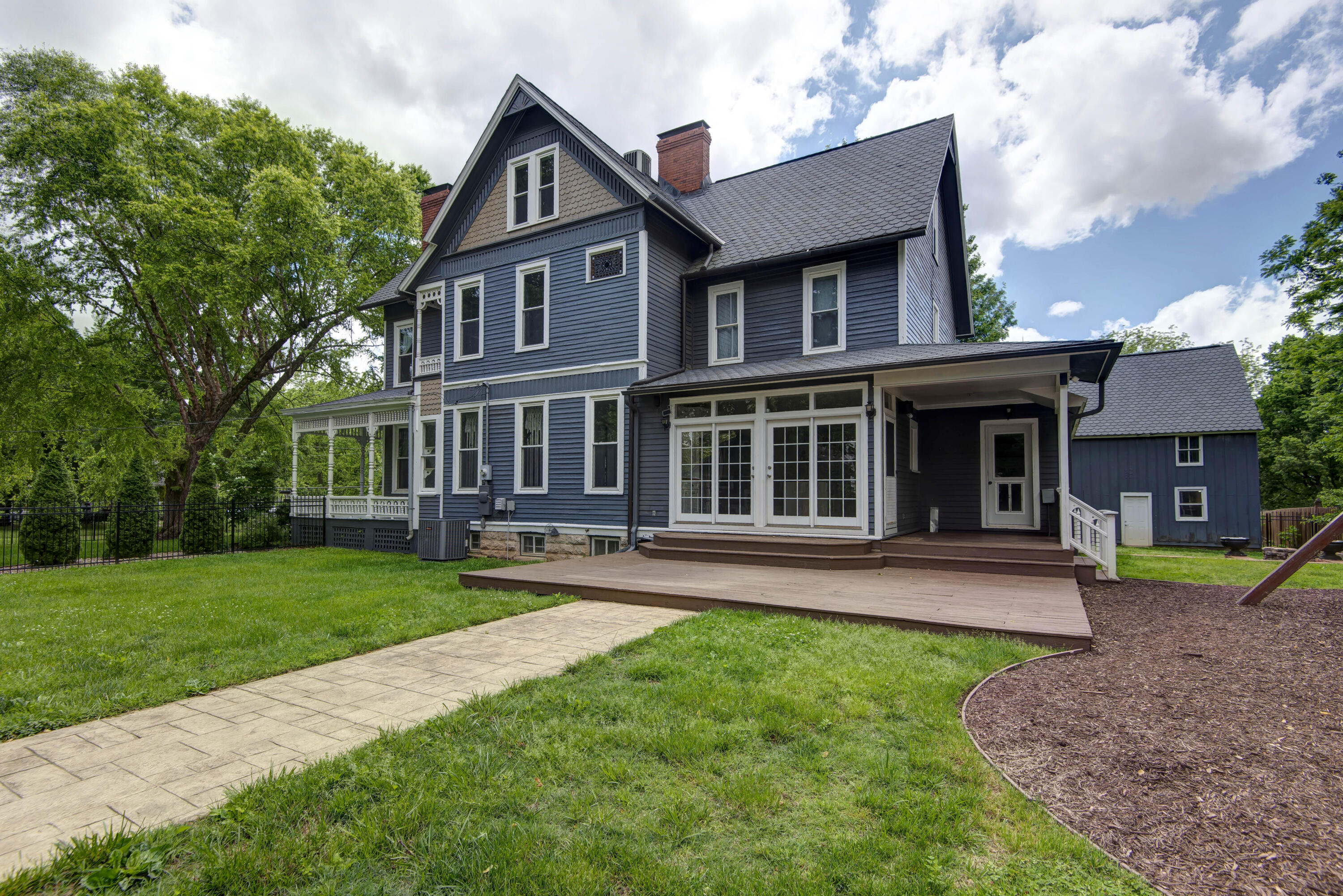 1435 East Walnut Street Property Photo 64