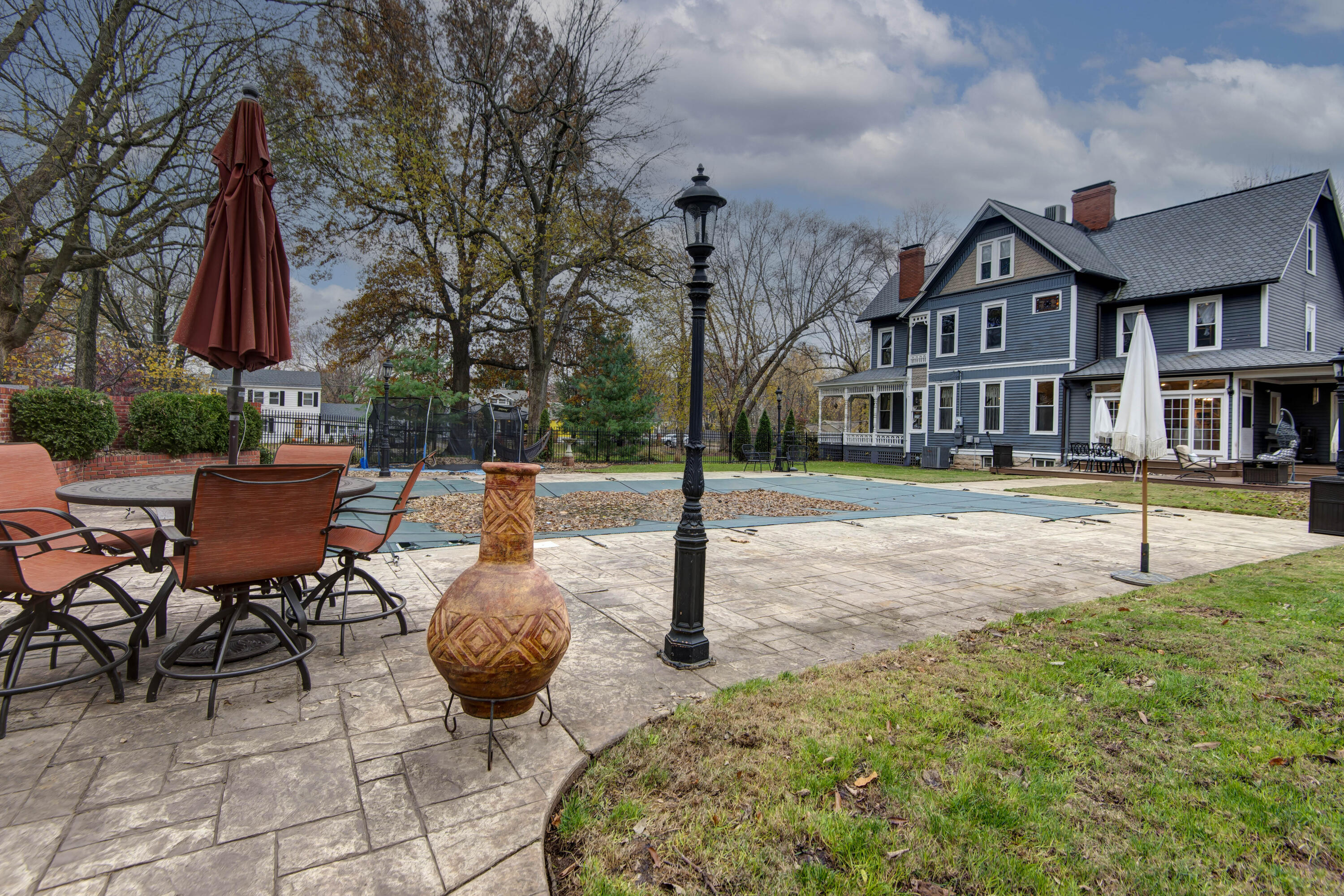 1435 East Walnut Street Property Photo 84