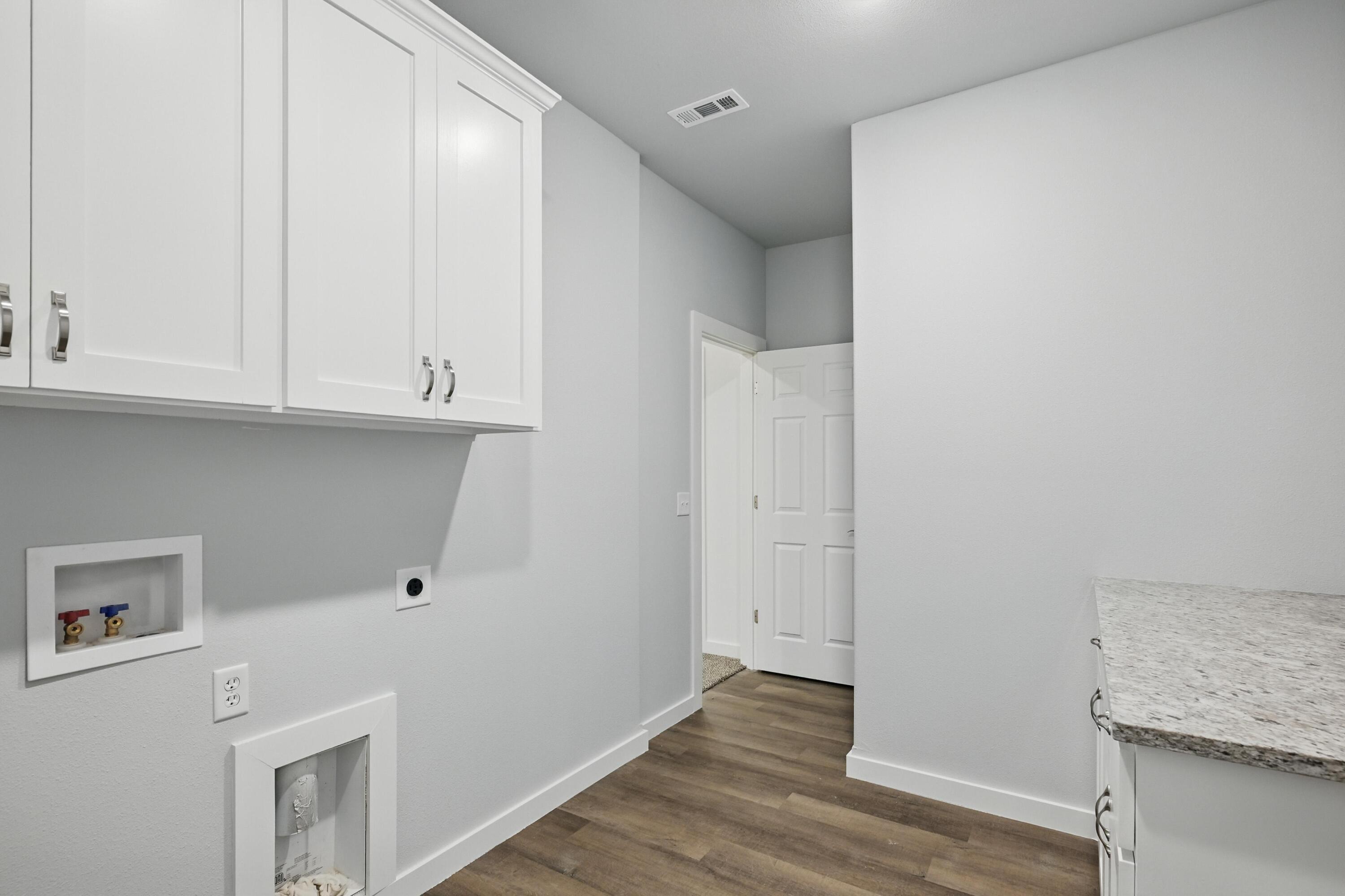 402 Barton Place Property Photo 22