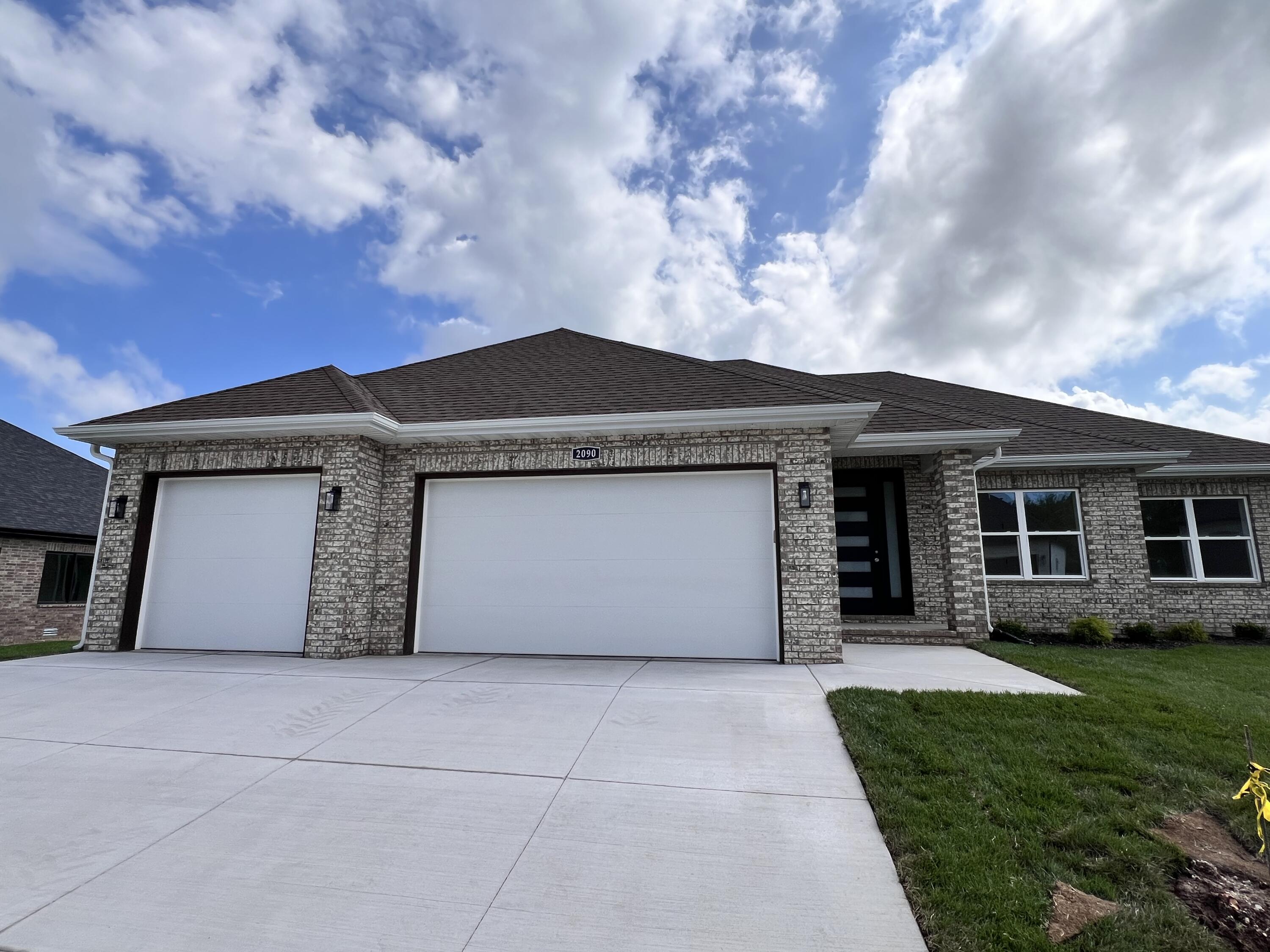 2090 North Silver Charm Avenue Property Photo 1