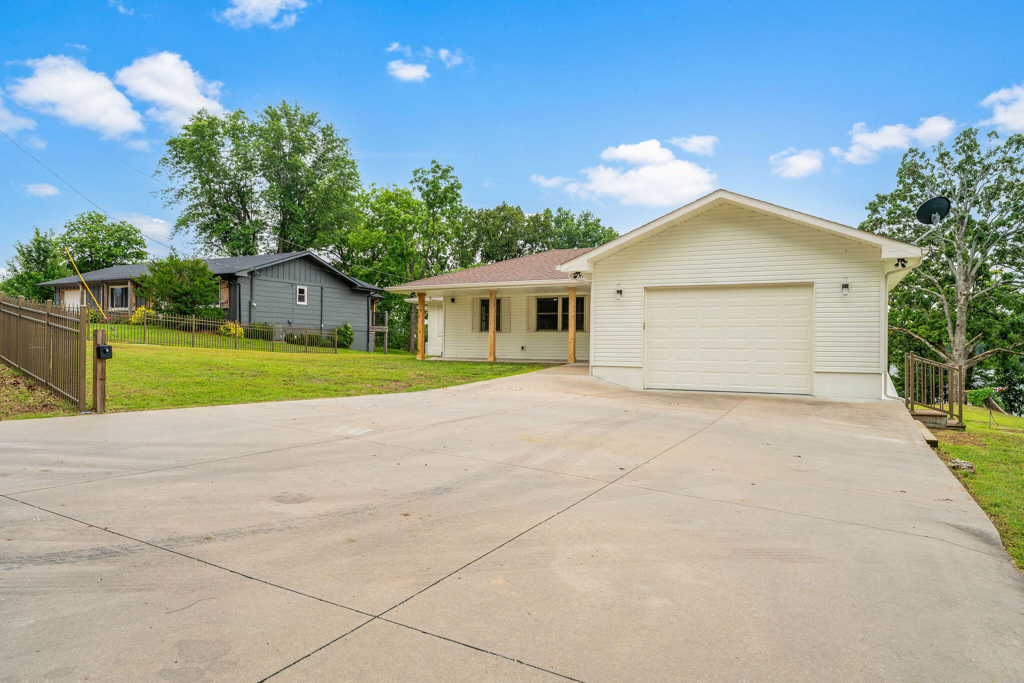 26237 Twin Rivers Drive Property Photo 3