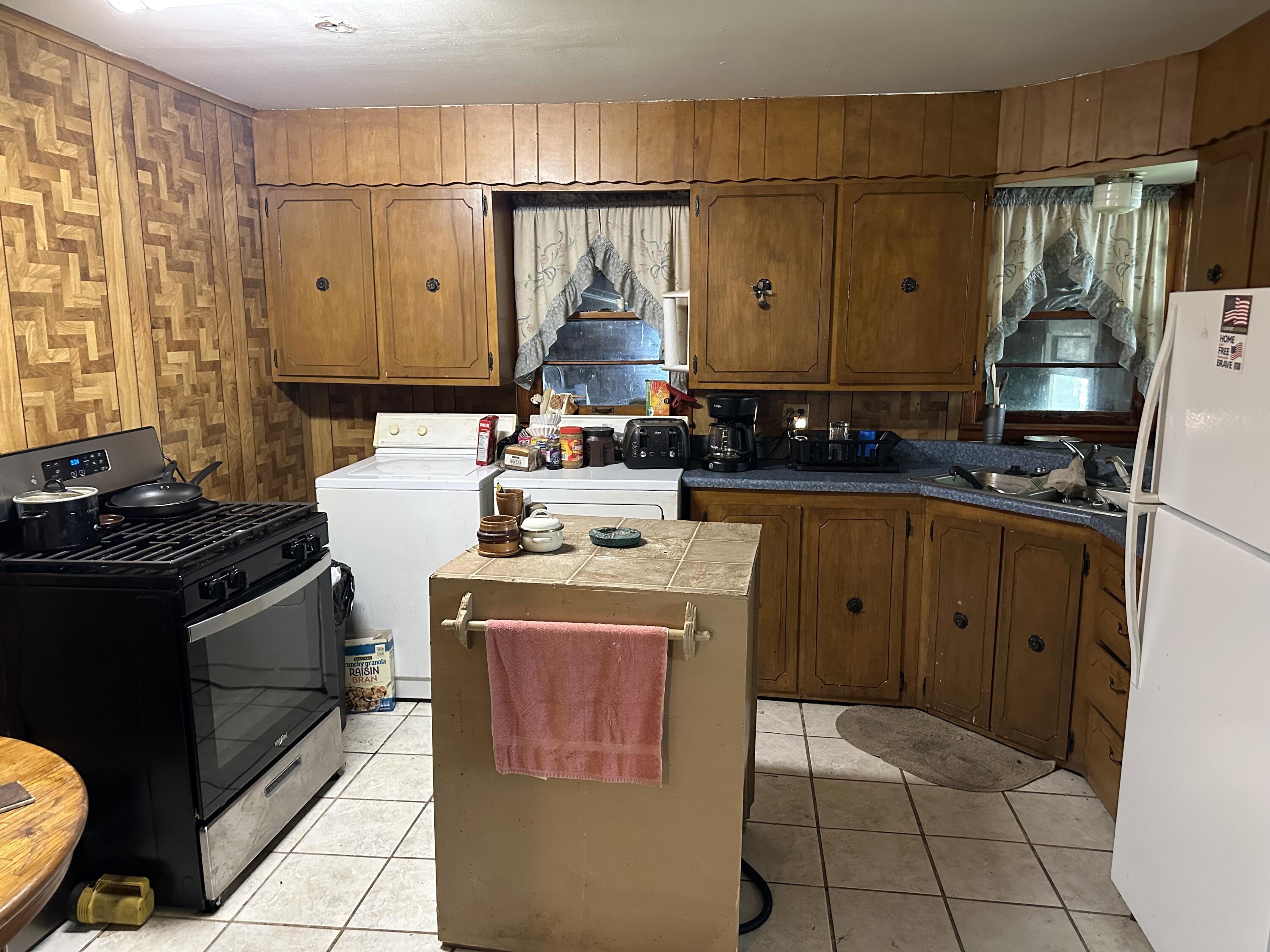 1003 Adams Avenue Property Photo 3