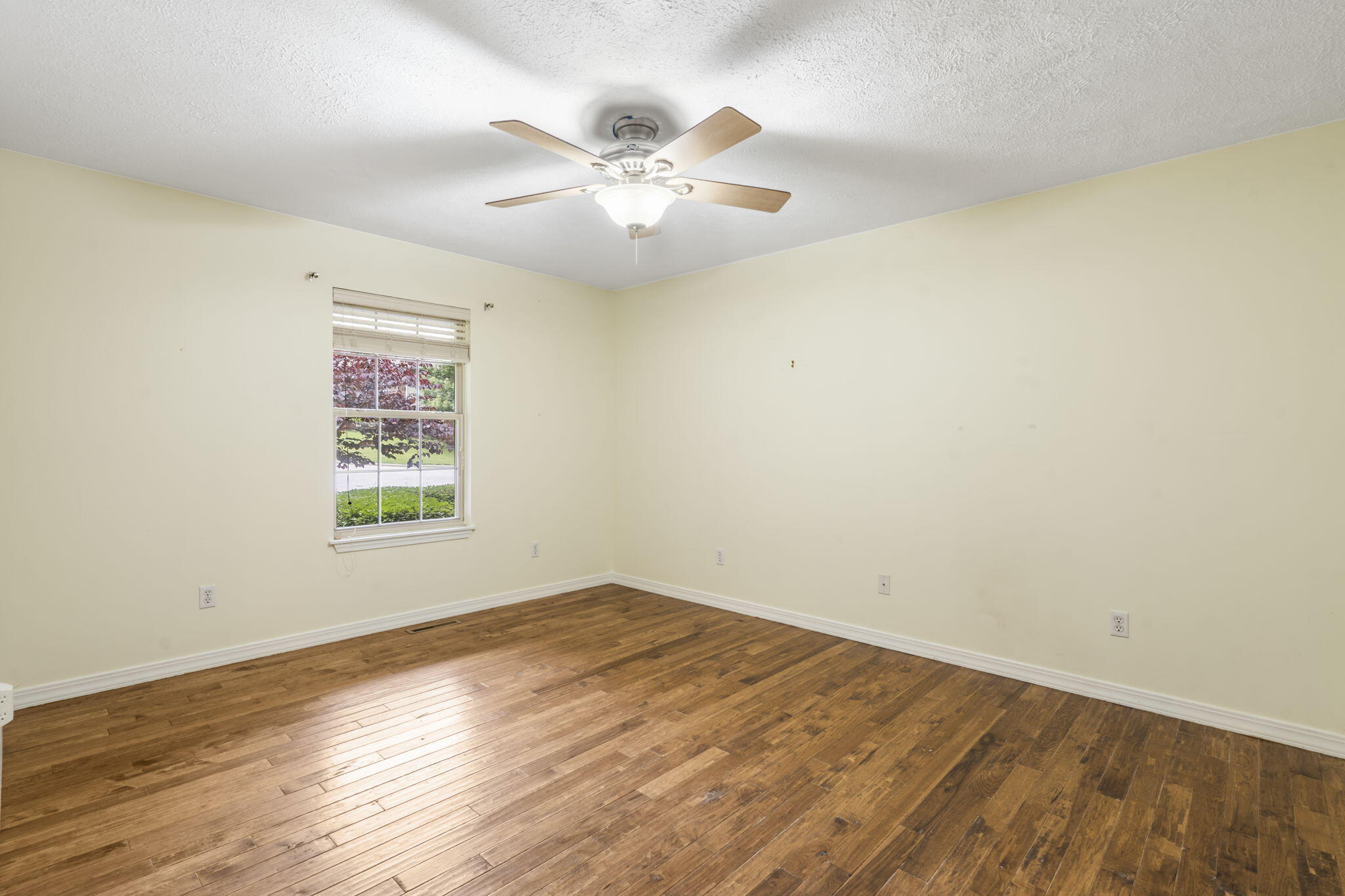 904 South 14th Avenue Property Photo 12